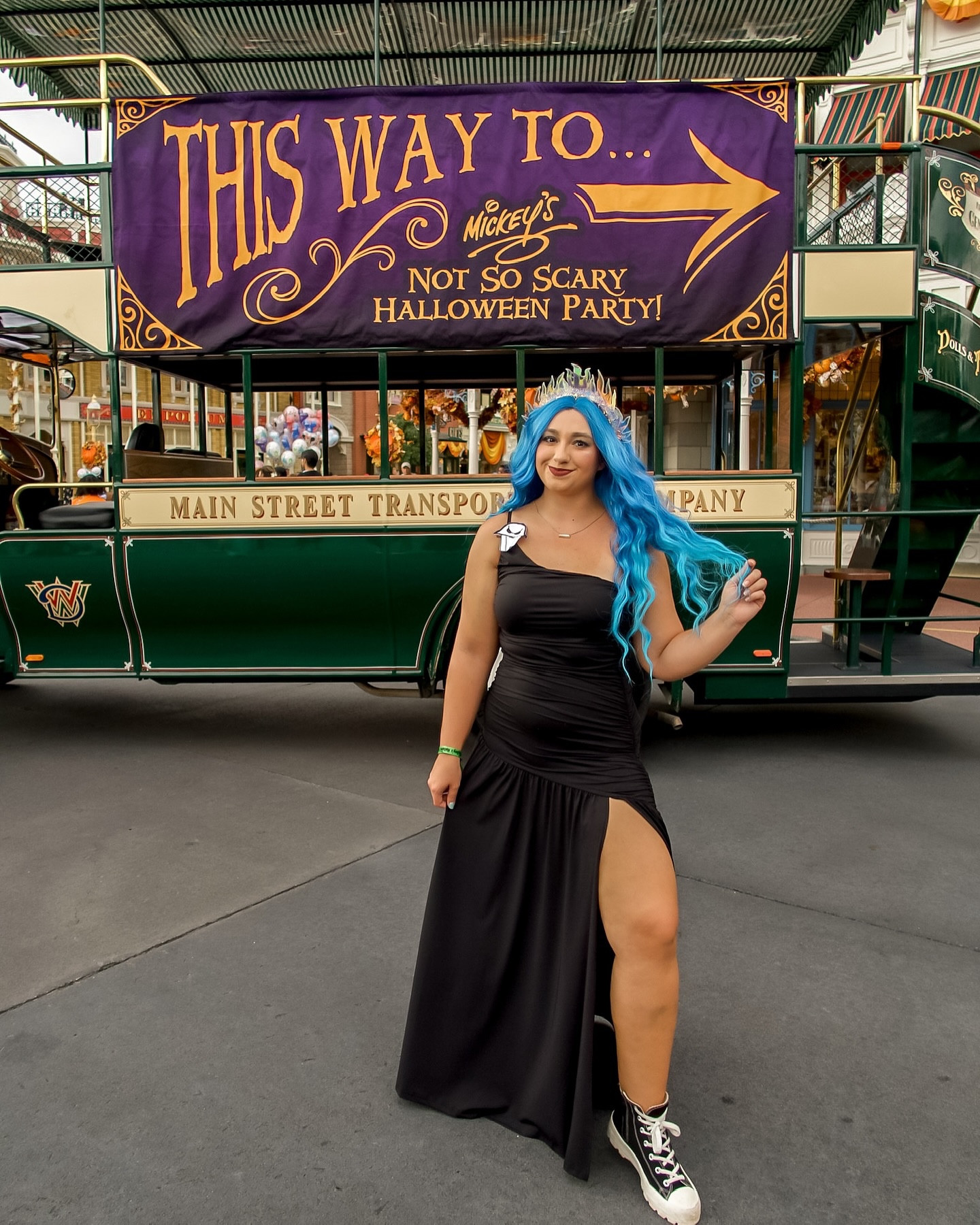 it’s good to be bad 💙 had the absolute best night with the girlies at MNSSHP!!!! 🎃👻🪦💀