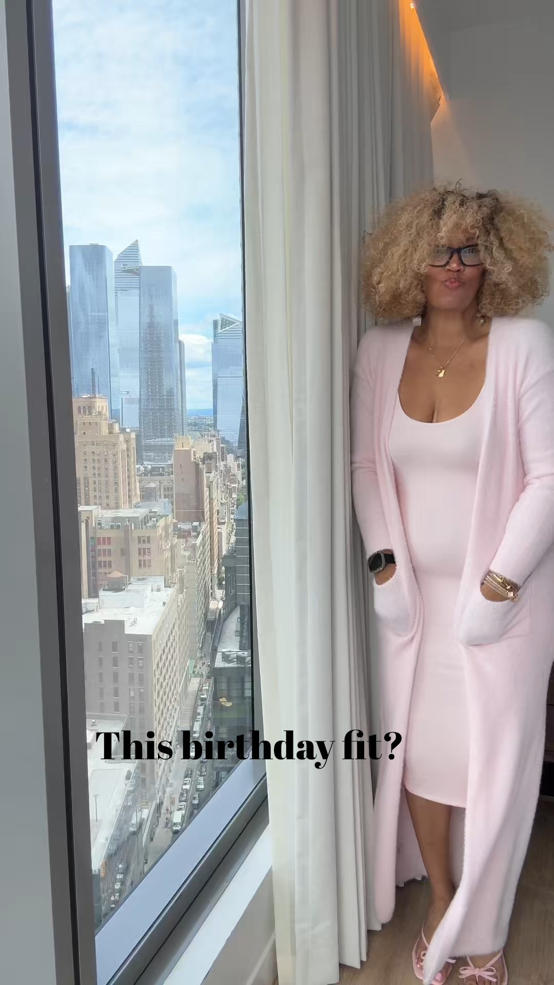 Starting my birthday plans a little early—because why wait to celebrate when the fits are this good?
This is just one of many birthday looks coming your way all month long.
Soft glam. City views. And an outfit that refuses to whisper.
Everything’s linked on my LTK under Birthday in NYC.


#LTKTravel #LTKItBag #LTKStyleTip