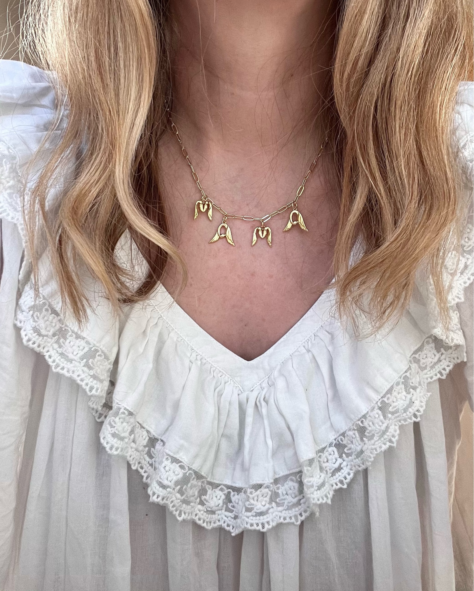 Mother's Day is just a few weeks away (Sunday 30th March), so now's the time to start thinking of thoughtful gift ideas that don't need to cost the earth.✨ @notonthehighsteet’s Mother’s Day collection is full of beautiful finds - like this stunning necklace, where the letters are delicately formed from swan swings🦢💛 Such a meaningful piece! And how lovely is the matching card to go with it?💌 
AD

Spring Style, 
Spring Fashion, 
Gold Jewellery, 
Gold Necklace, 
Personalised Necklace, 
Mother’s Day, 
Mother’s day Gift Idea, 
Gift Ideas, 
Mother’s Day Gifts