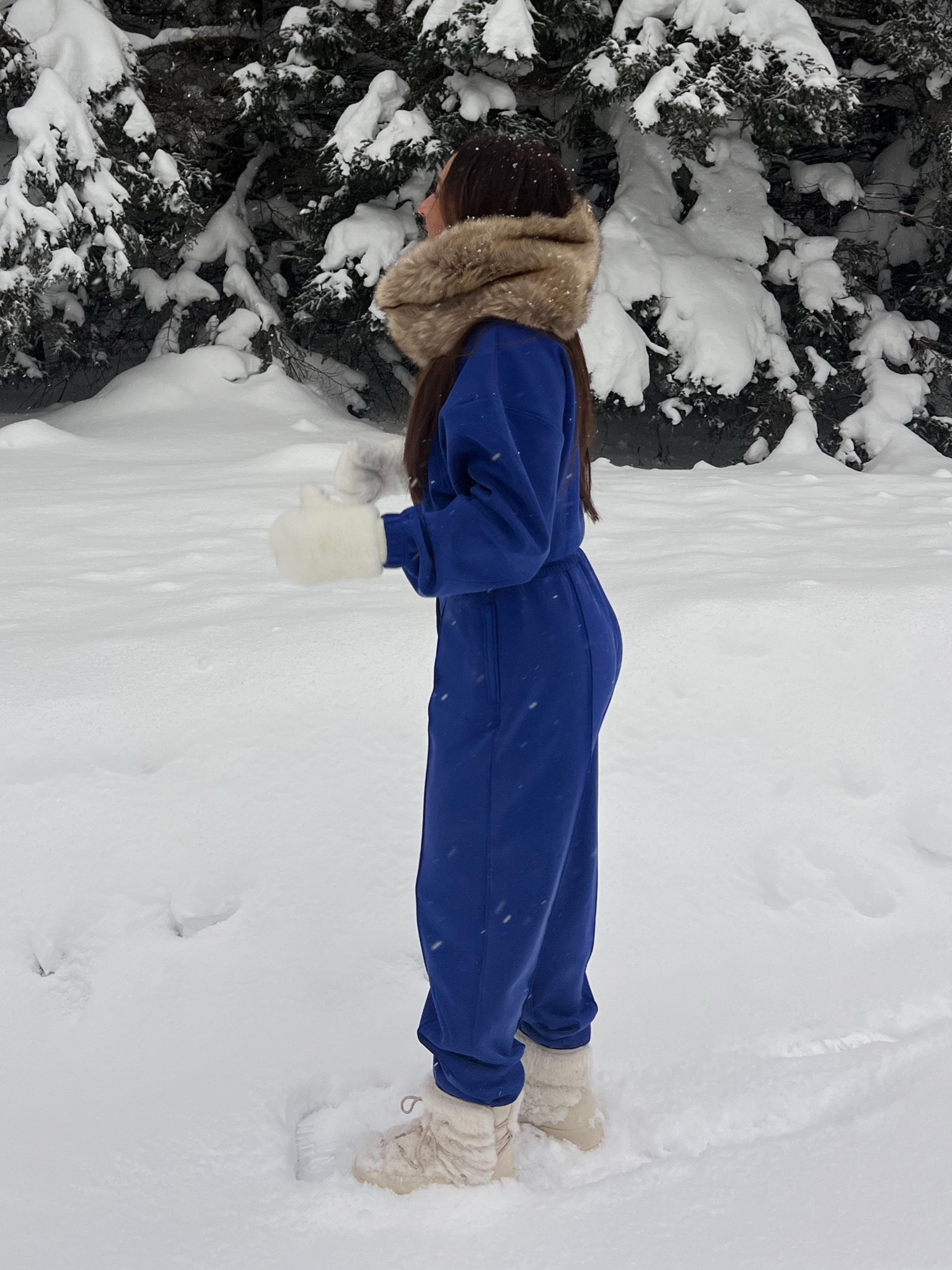 The blue set is from Paragon - code EMB to save 💙 

#LTKSeasonal #LTKHoliday