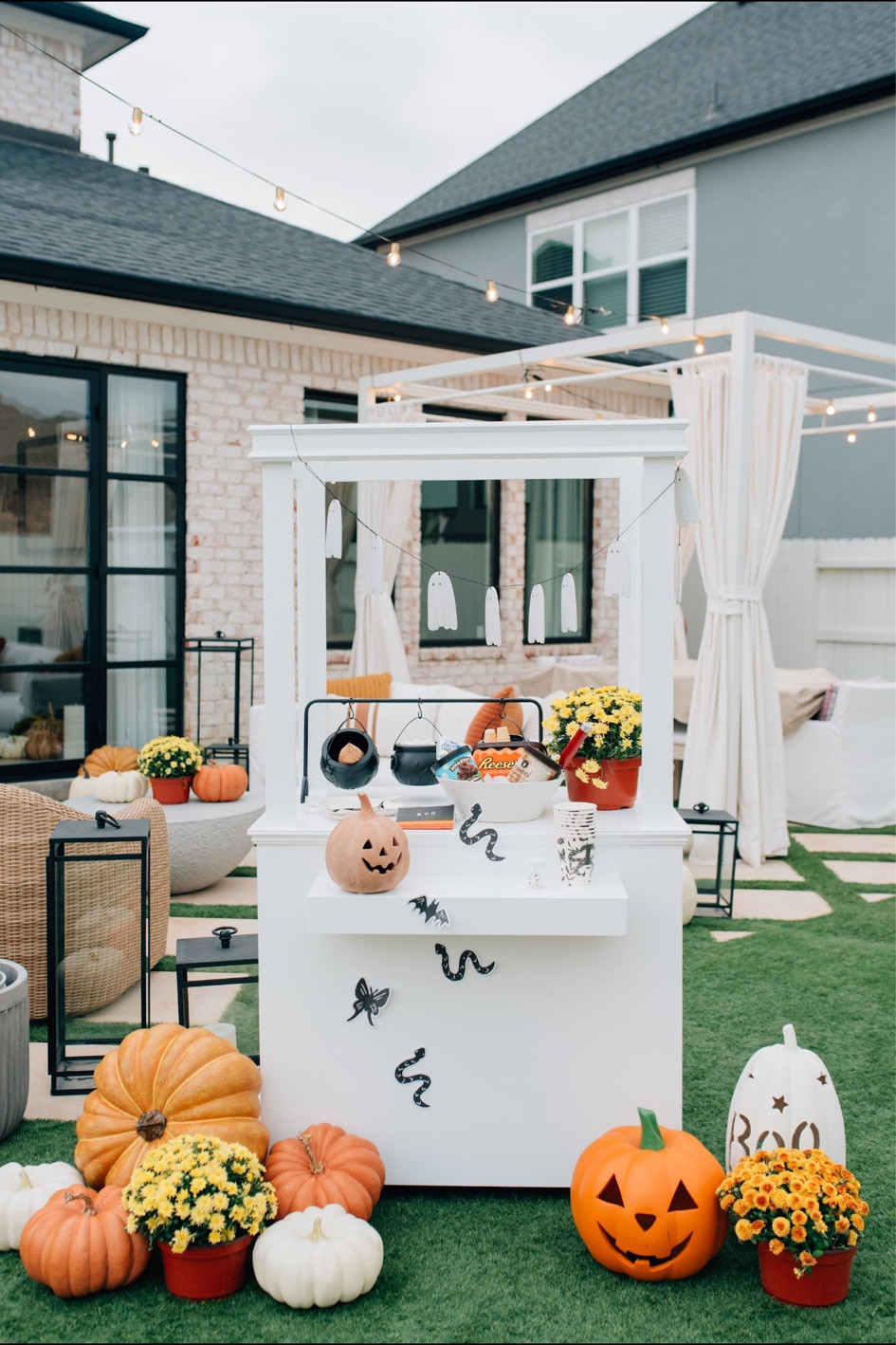 Our families go to ice-cream from Target! I loaded the cart up with @breyers, @benandjerrys, @talenti, and @klondike bar from @Target #ad #Halloween #Scary #IceCreamSundate #Target #TargetPartner #DessertBar @shop.ltk #liketkit 

