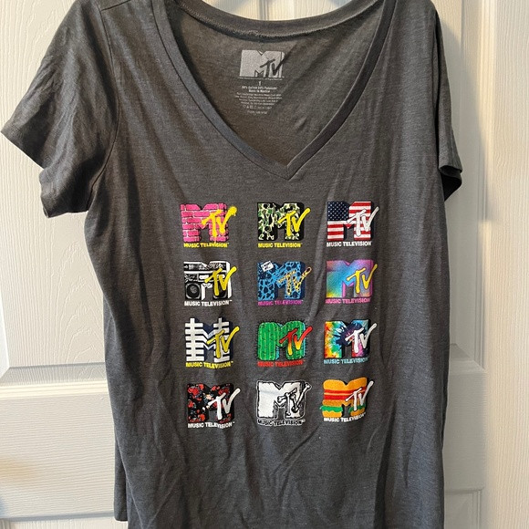 Torrid size 1 MTV Logo Grey V-Neck Tee | Poshmark