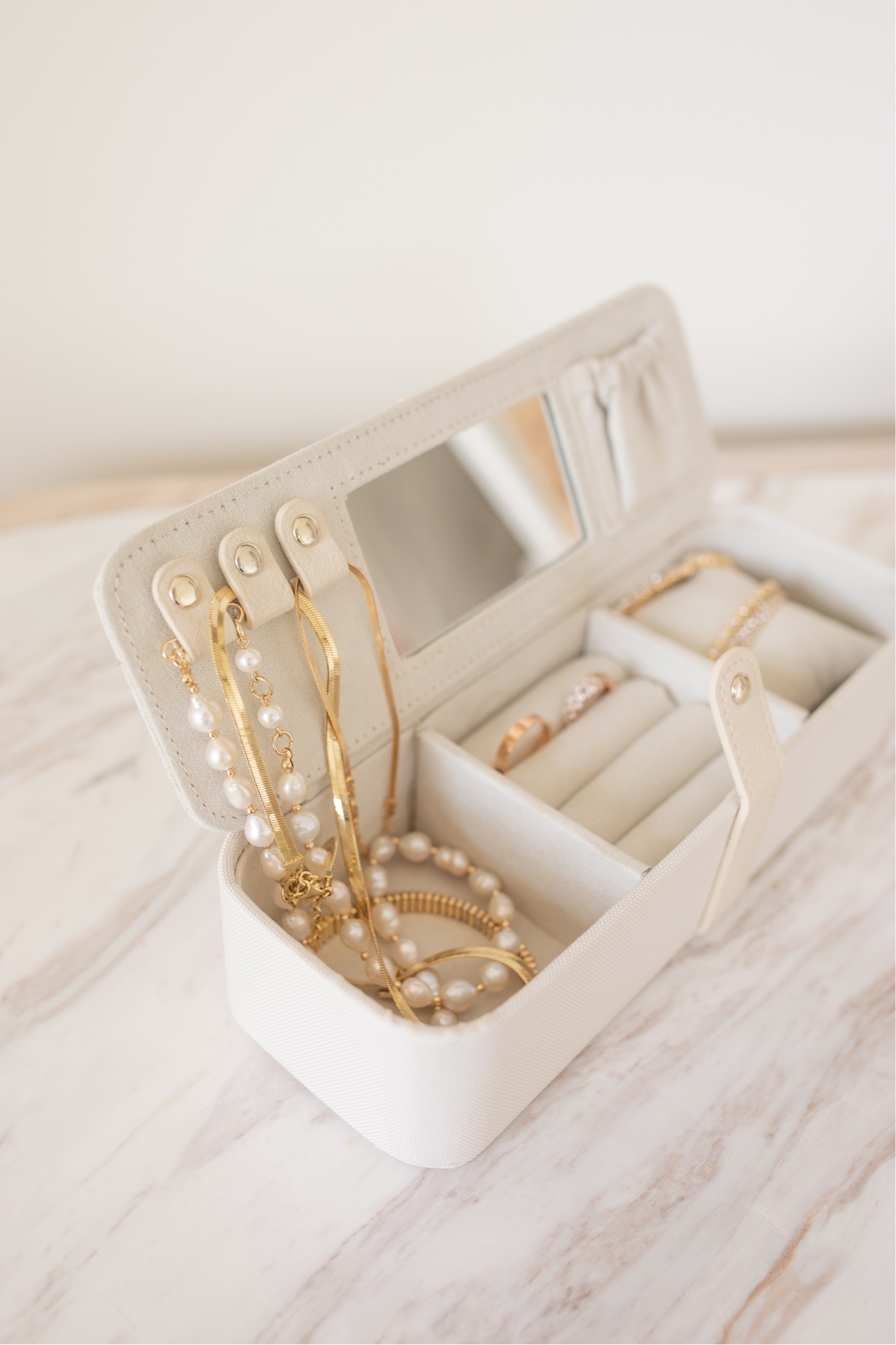 Travel jewelry case 

Travel case, travel accessories, beis, jewelry box 

#LTKunder100 #LTKtravel #LTKunder50