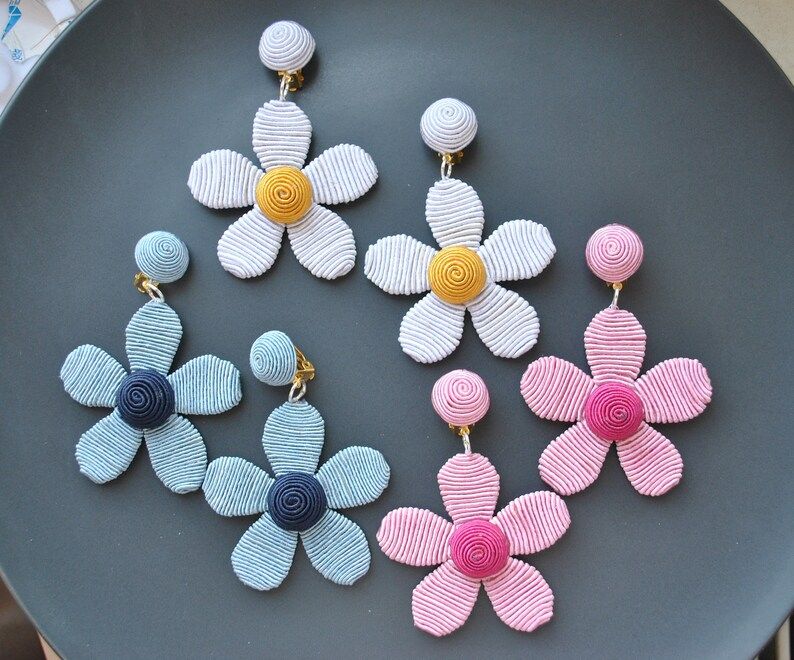 Daisy silk flower earrings,white yellow navy blue pink black Les Bonbon,clip on earrings,Silk wra... | Etsy (US)