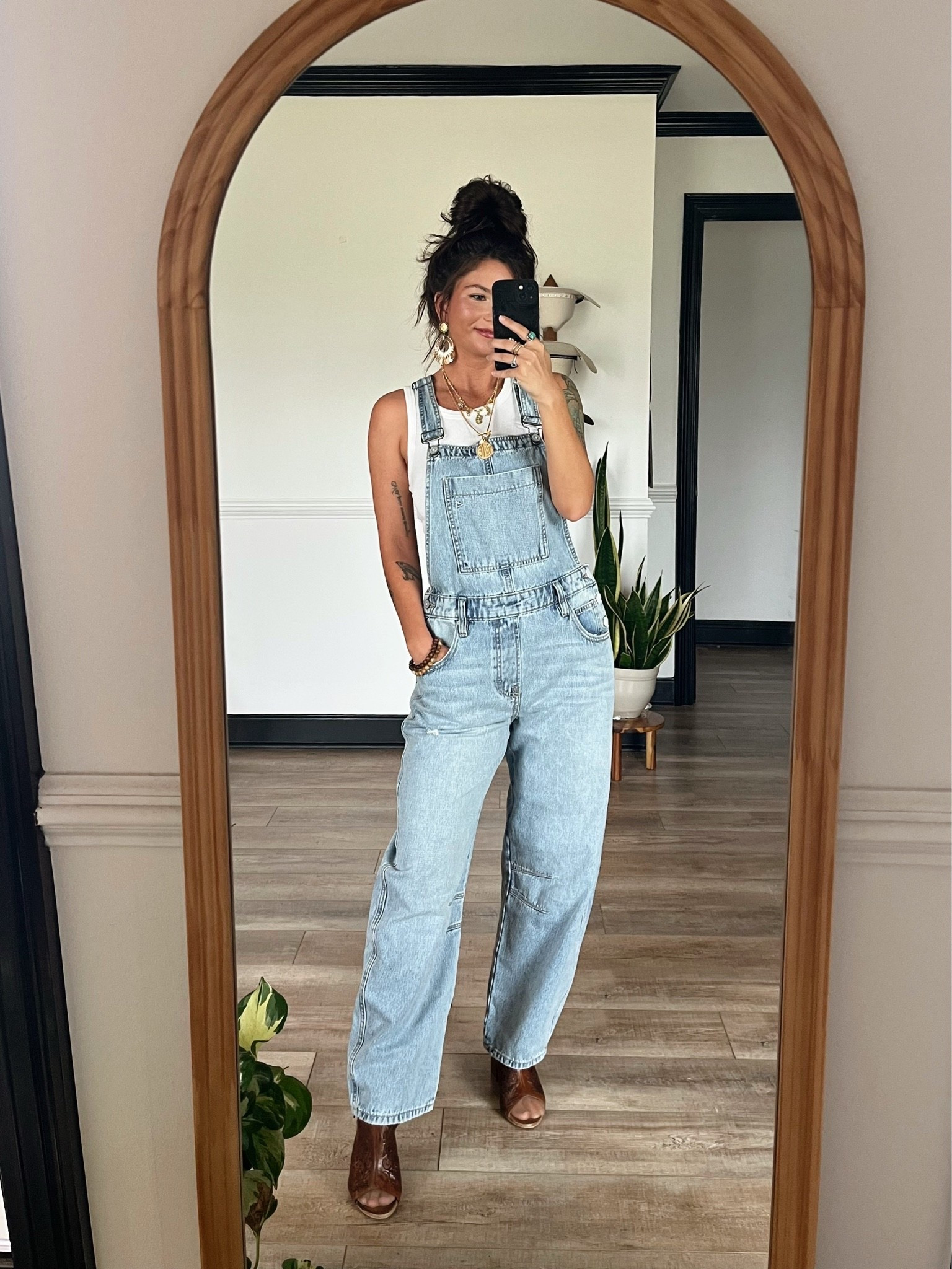 Barrel leg denim overalls have been restocked! Last day for 40% off with code LORILYNN40 use code LORILYNN35 for 35% off after 

Wearing size xs

#LTKootd #LTKgrwm #LTKSeasonal
