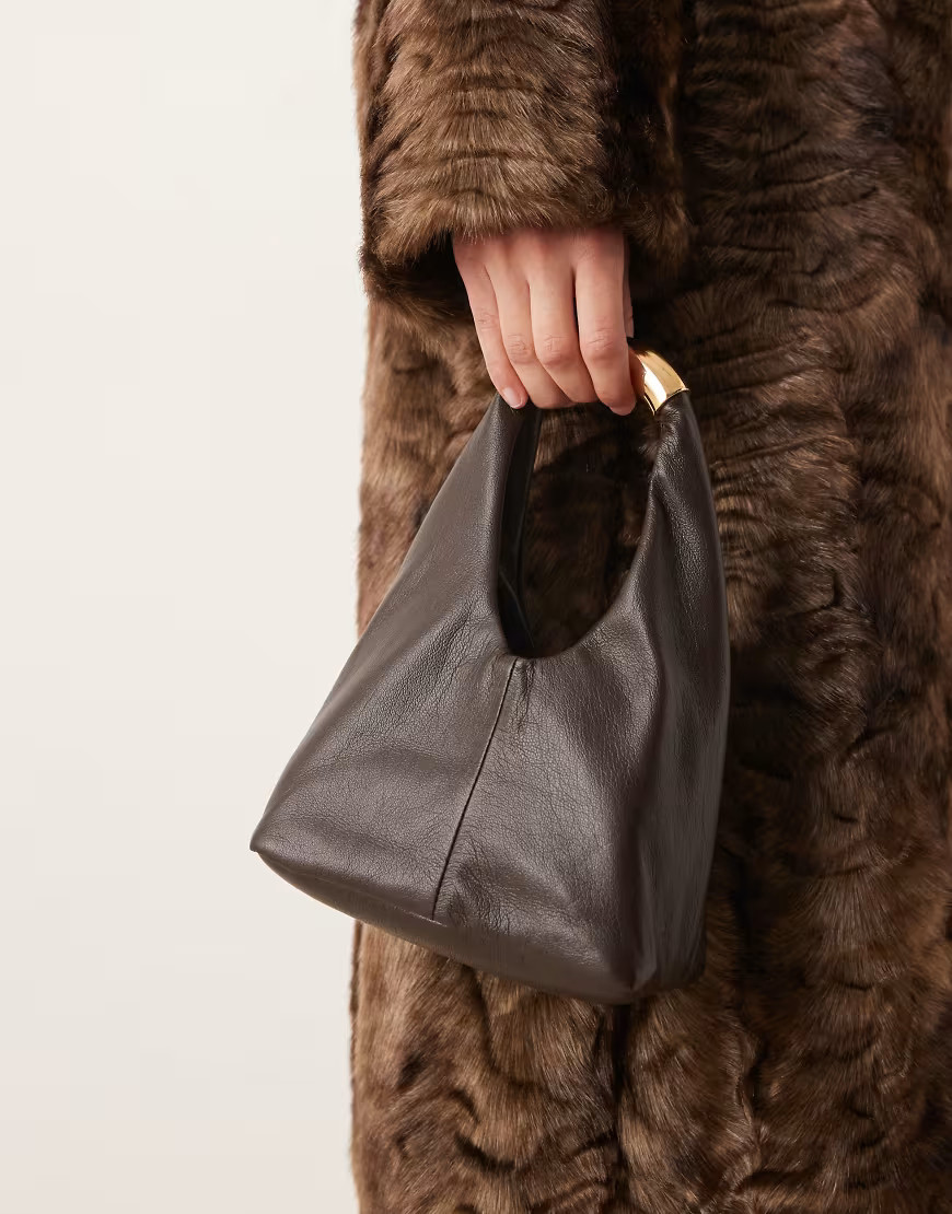 Mango – Mikro-Handtasche in Schokobraun mit goldfarbenen Akzenten-Brown | ASOS (Global)