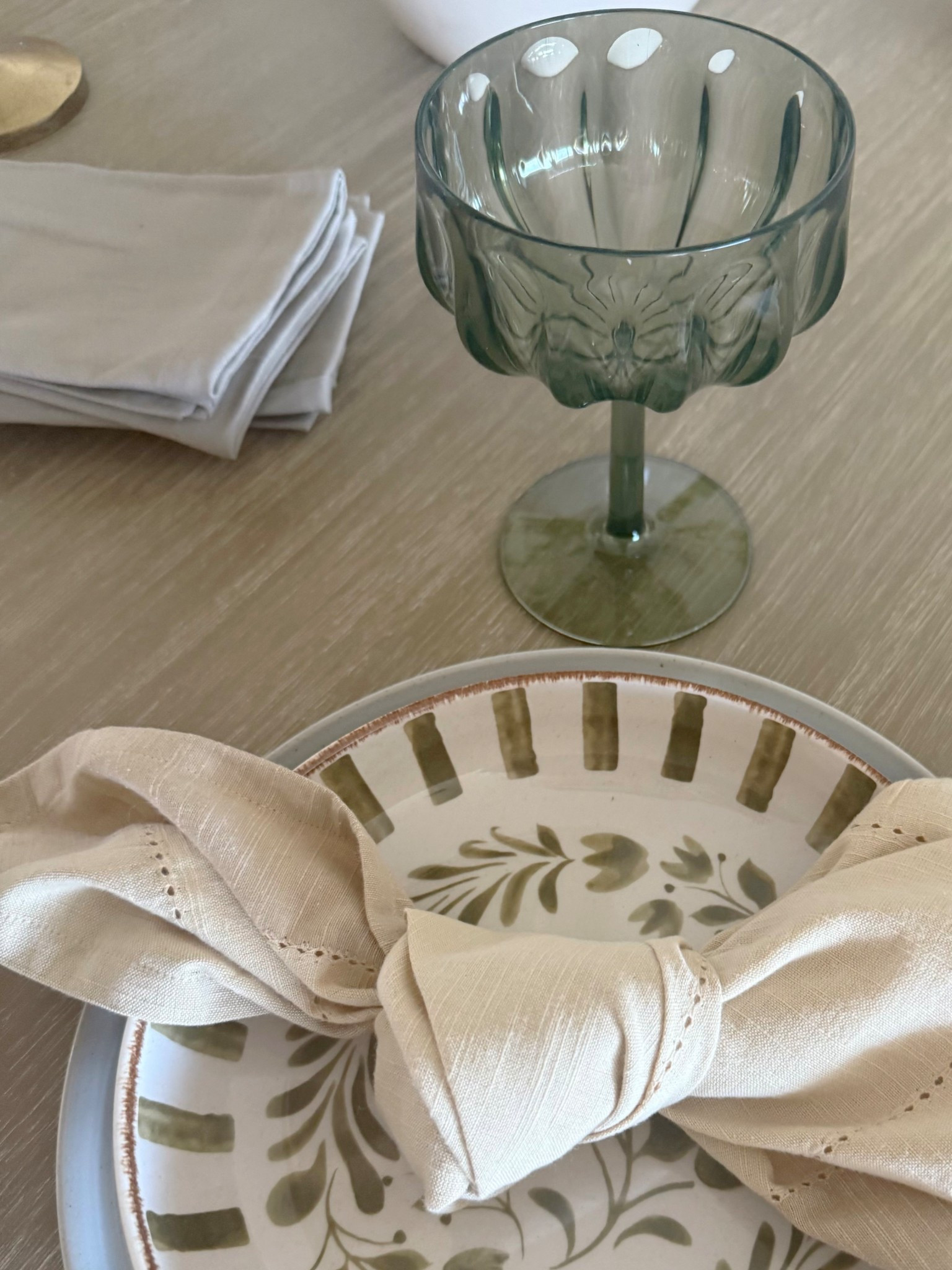 Sneak peek at my new tablescape… 👀😍


Dining room decor, summer tablescape, spring decor, table decor, dinnerware, outdoor entertaining pieces


#walmartfinds 

#LTKHome #LTKSeasonal
