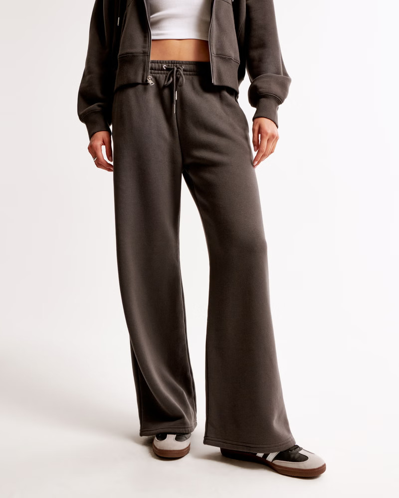 Women's Essential Sunday Wide Leg Sweatpant | Women's Bottoms | Abercrombie.com | Abercrombie & Fitch (US)