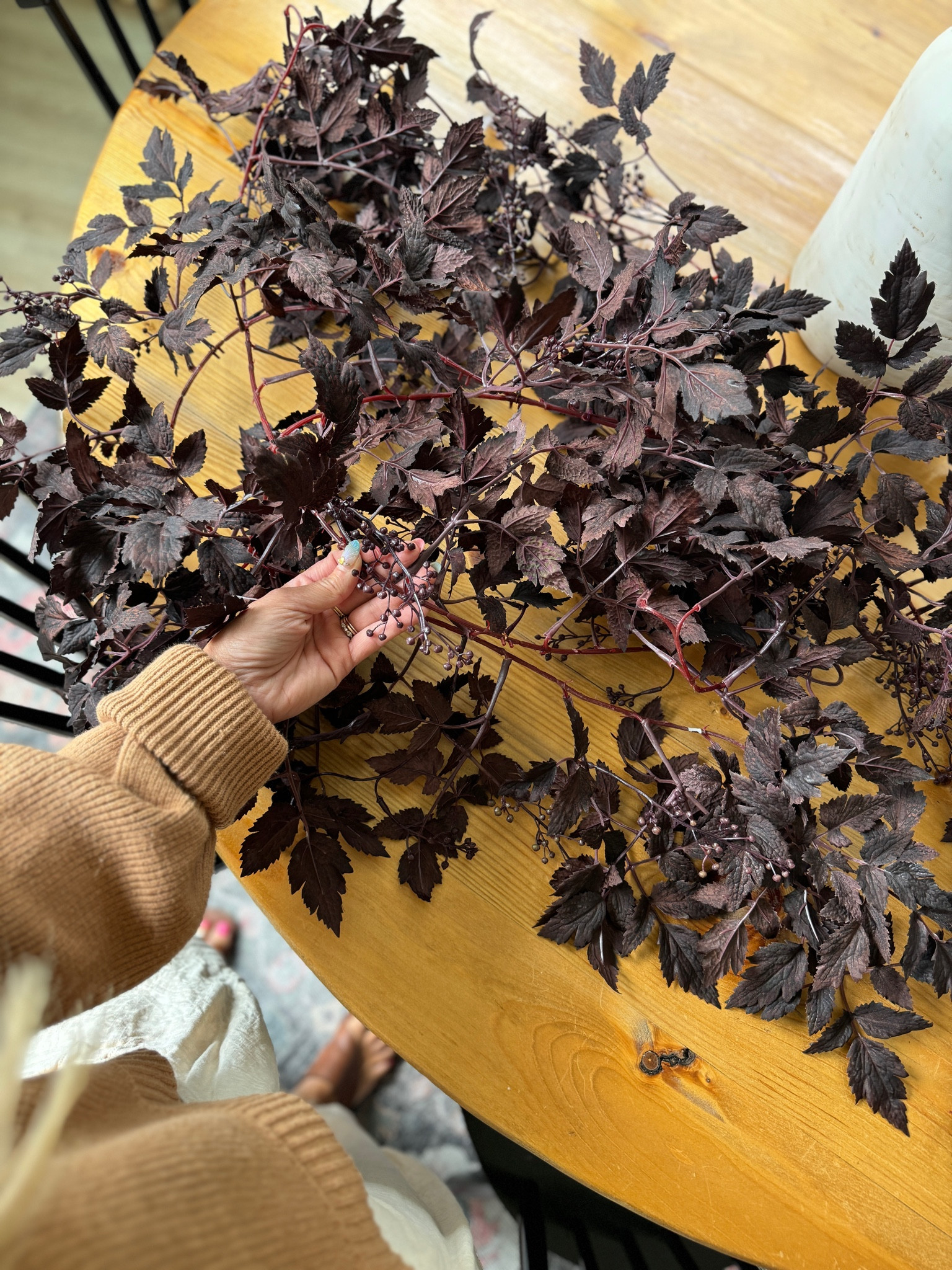 The most realistic garland! It’s so stunning and a beautiful touch for fall 

#LTKSeasonal #LTKFallSale #LTKHome