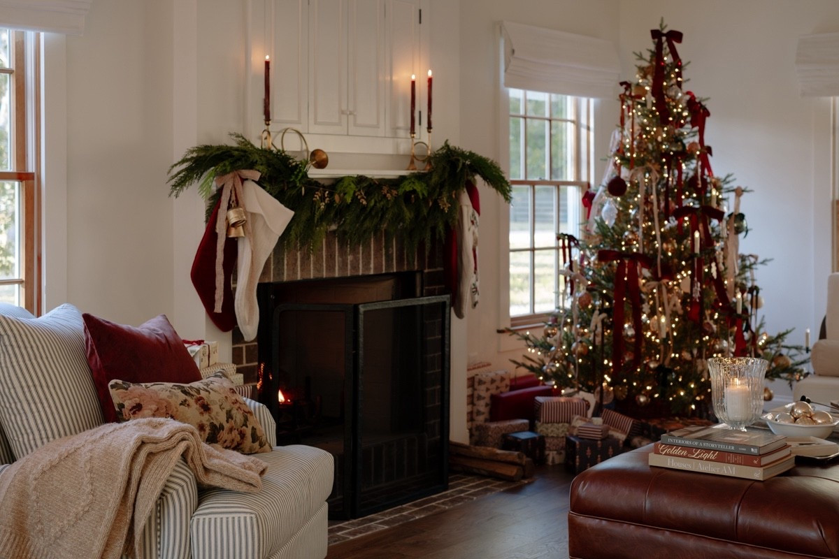 Christmas in the living room 🌲 

#LTKHoliday #LTKHome