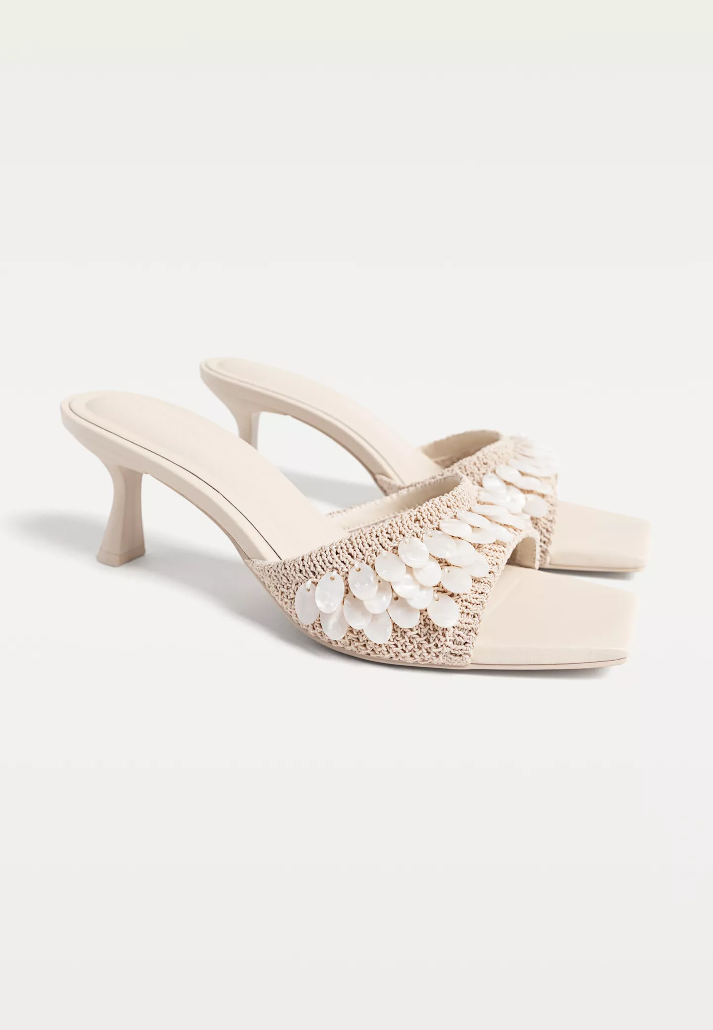 Heeled sandals with oval details | Stradivarius (UK)