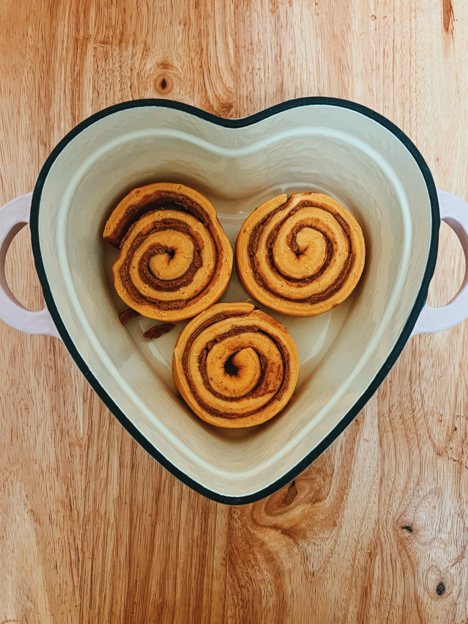 The cutest heart shaped Dutch oven, and it’s pink! A perfect find for Valentine’s Day. It also comes in black, purple, dark red, stone and white!

#LTKHome #LTKFindsUnder50 #LTKSeasonal