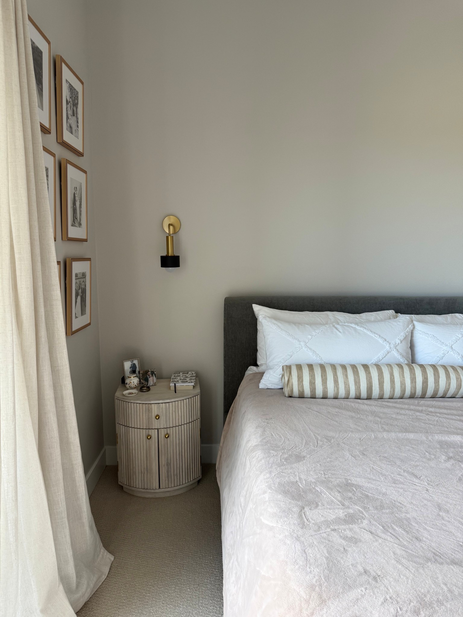 Neutral bedroom design 
Bedroom decor 