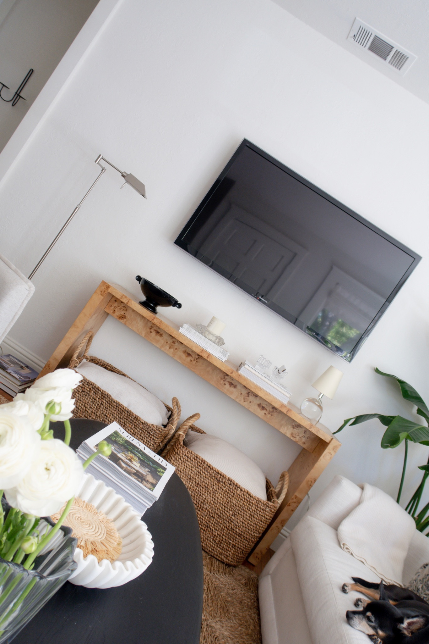 A few home/living room details 〰️

#LTKstyletip #LTKhome #LTKsalealert