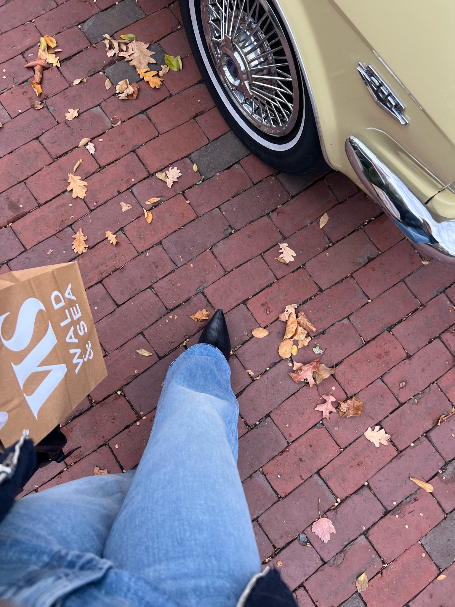 Went with my favorite wide legs today! I wear my larger size in these due to the high rise and little stretch. 💙

#LTKstyletip