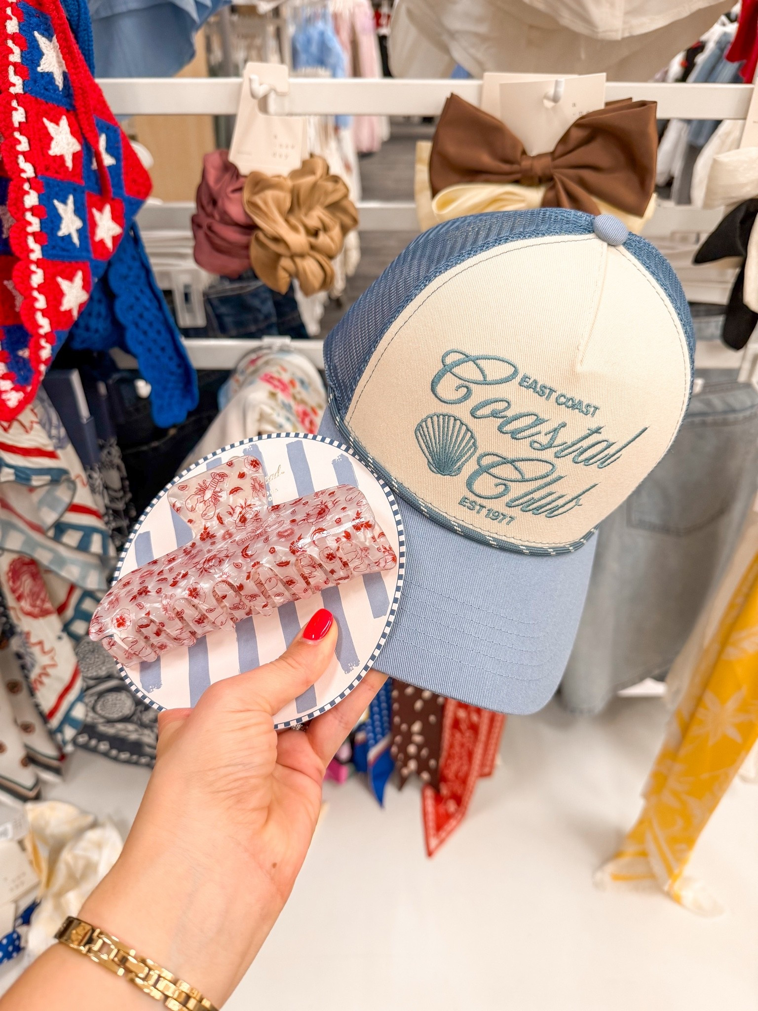 Summer beach hat and claw clip
Beach accessories