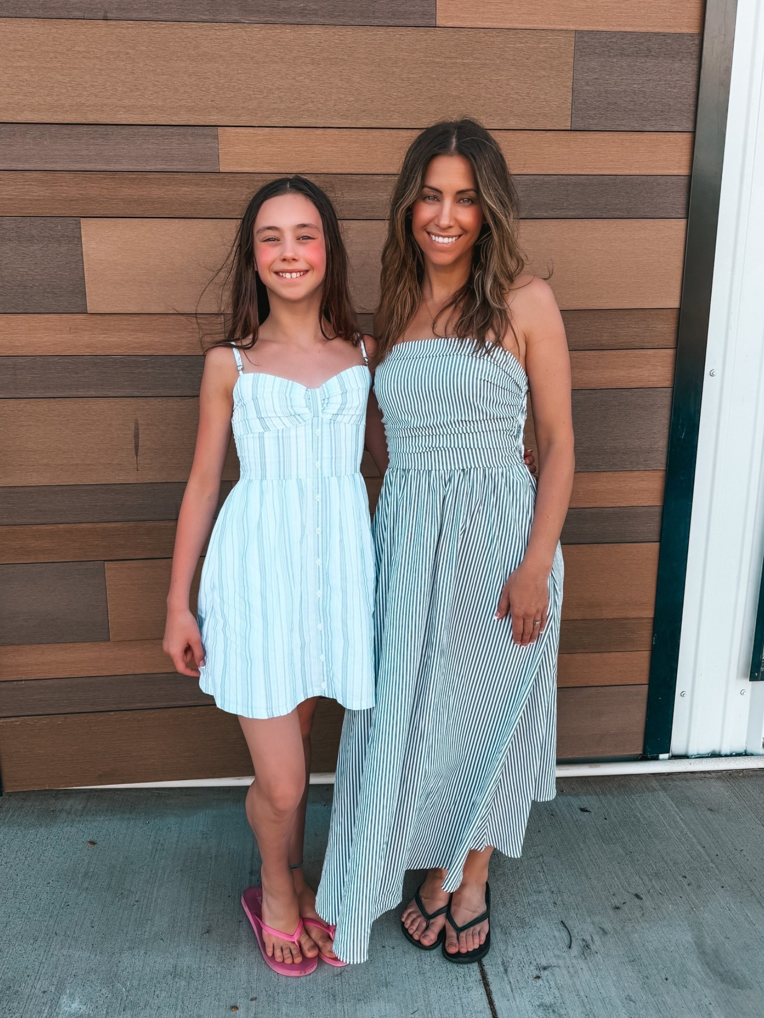 Aloha 🌺 from Hawaii

Madison is wearing an XS and the straps are adjustable and the back is stretchy.
I’m wearing an XS and fits true to size. Both dresses have pockets too!

Family outfits, striped dress, strapless dress, spaghetti strap dress, tween dress, mom dress, women’s dress, petite dress. Makeup, beauty.

#LTKxAbercrombie #LTKPetite #LTKKids