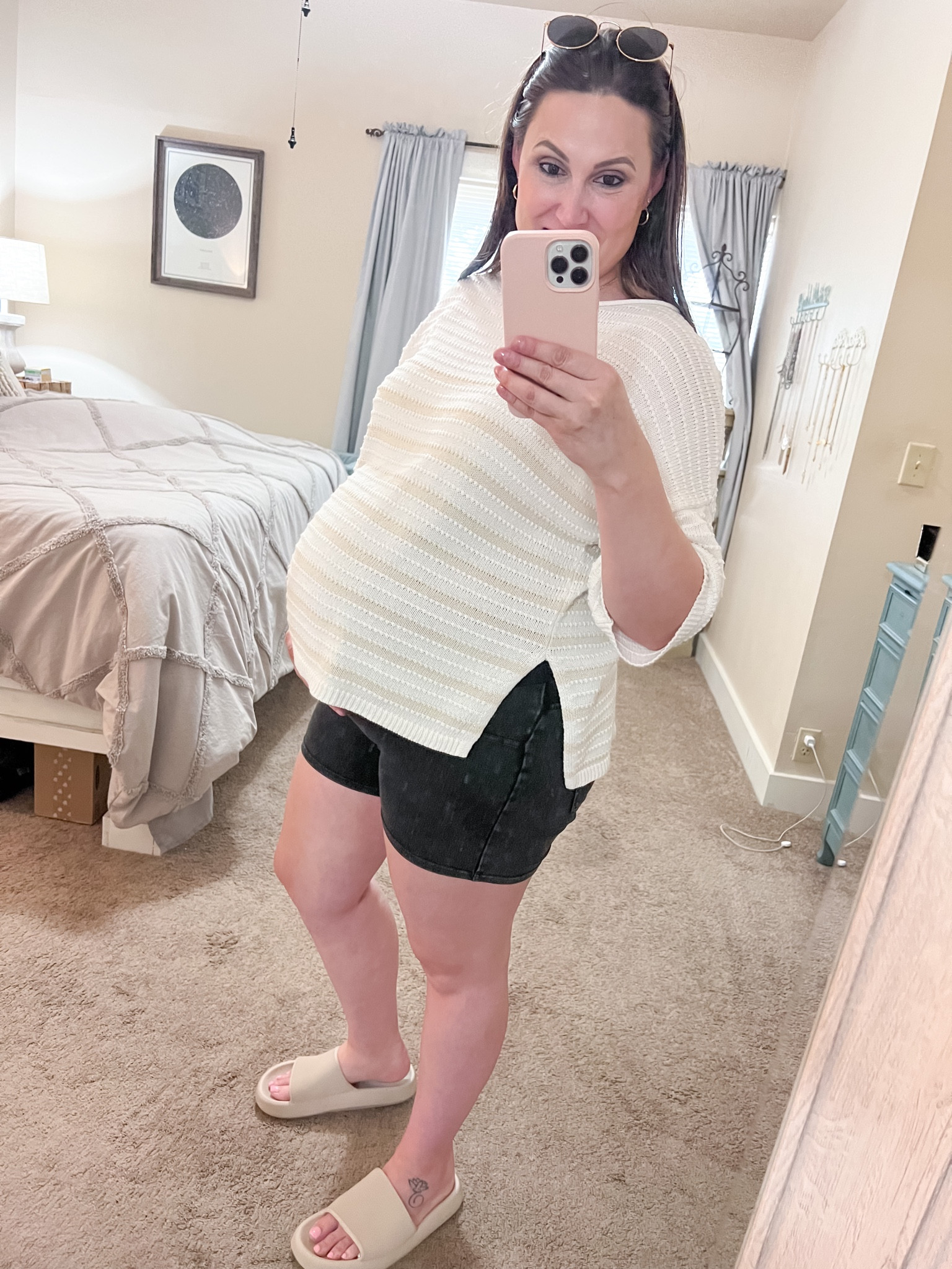 39 weeks pregnant and 1 day - ready for baby boy to be here! 👶🏼💙 

Pregnant, maternity, maternity style, casual, casual maternity, midsize, midsize style, maternity shorts, summer, summer style, summer maternity, 