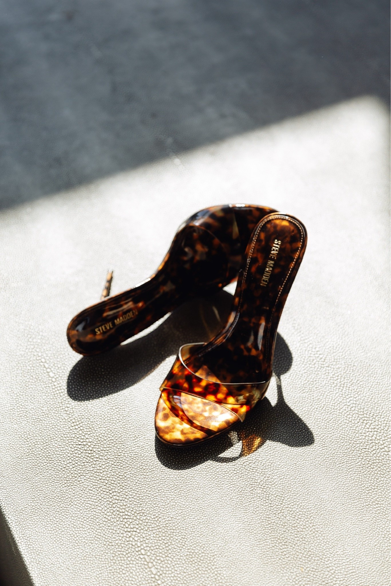 Added this tortoise shell print to my @Steve Madden US Davina round up and totally love them!
