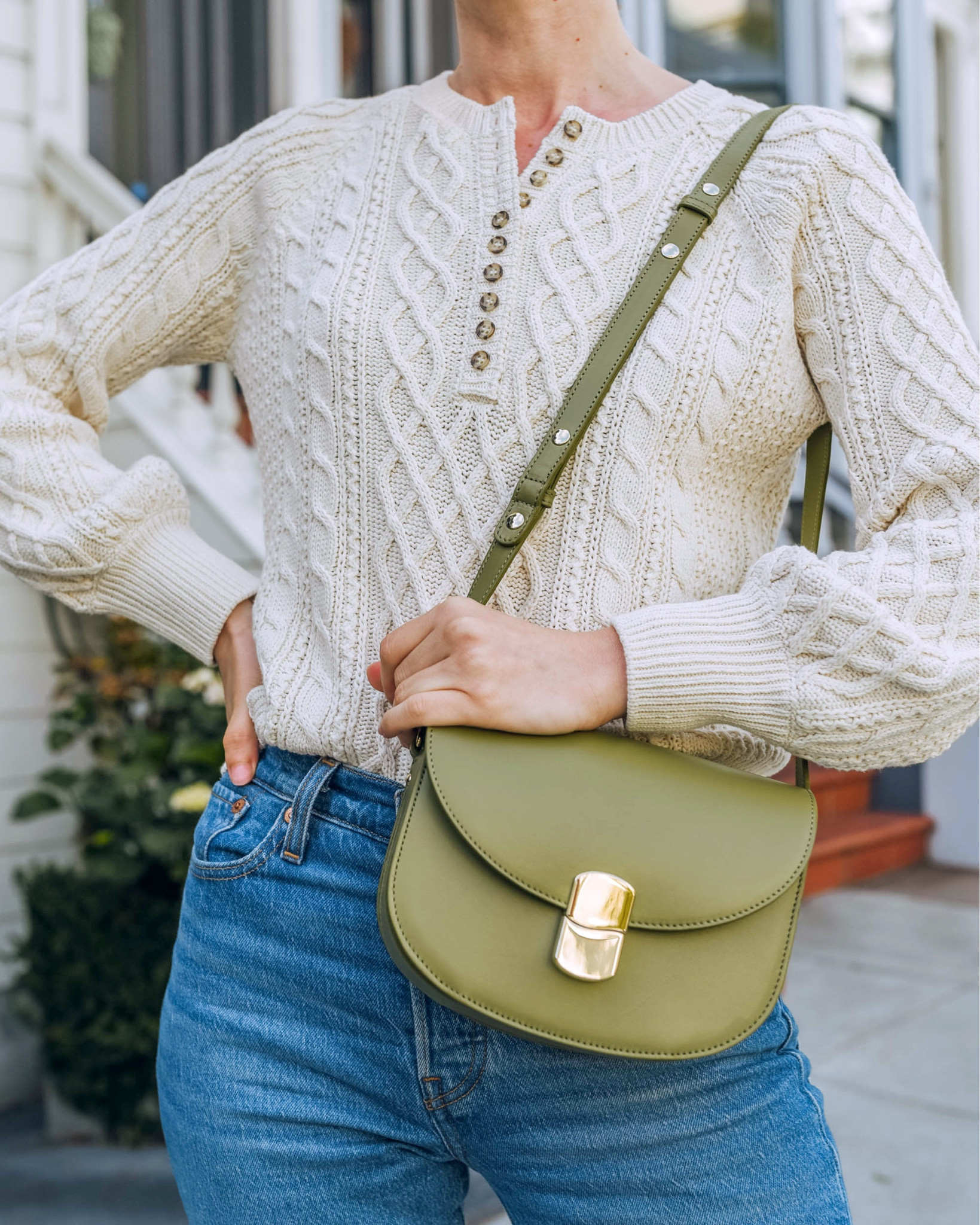 First signs of fall 🍁 wearing a timeless cable knit fishermen’s sweater and a green leather shoulder / cross body bag 

#LTKstyletip #LTKSeasonal