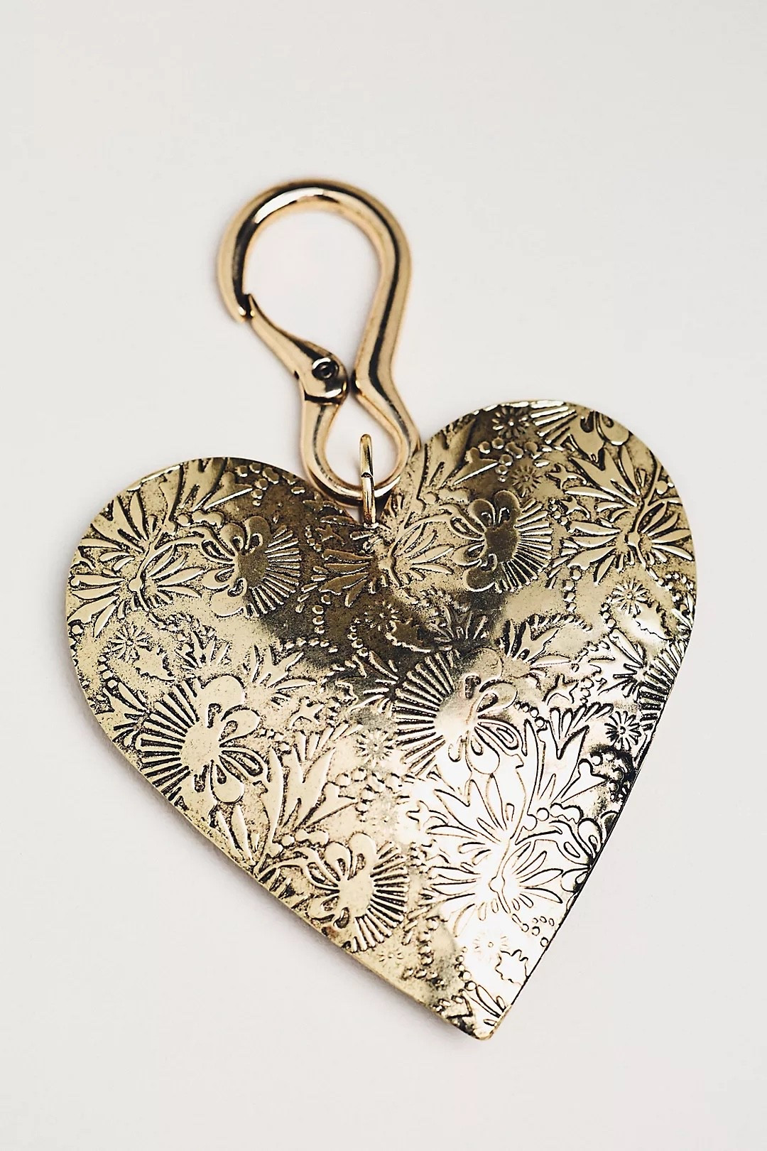 Large Embossed Metal Heart Bag Charm

anthropologie | purse charm | heart purse charm | heart gift | holiday gift guide | gift ideas | charms | accessories 

#ltkholiday #ltkcyberweek #ltkgiftguide