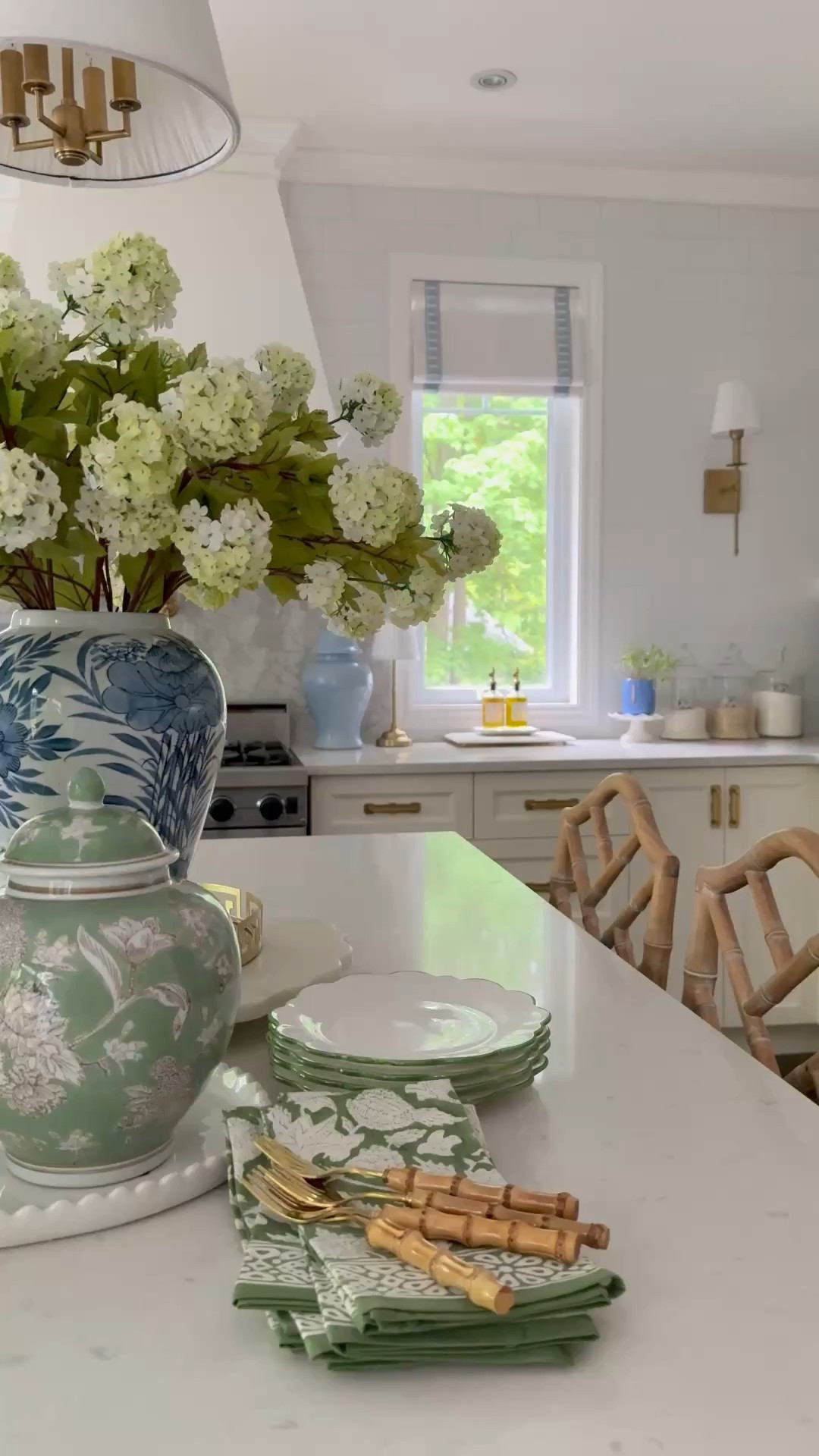 Chic summer kitchen decor in blue and green!

Kitchen finds, kitchen decor, decorative vases, home decor, home finds

#LTKHome #LTKSeasonal