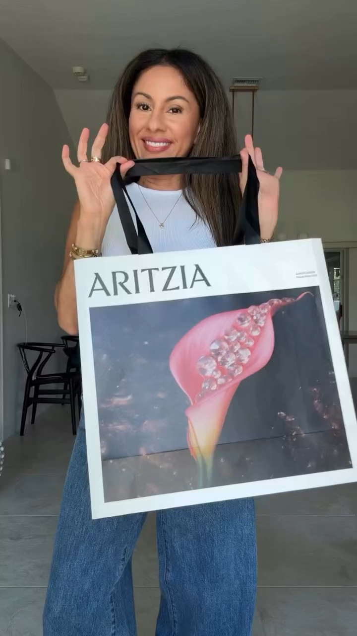 Petite friendly • Capsule Wardrobe Essentials @aritzia 

Comment SHOP below to receive a DM with the link to this post on my LTK ⬇ 

https://liketk.it/5luUV #ltkpetite #ltkfindsunder100 #ltkstyletip #petitefriendly #petitestyle #aritziahaul #ootd #capsulewardrobe #petitefashion #fallstyle #effortlesspants #nomineeblouse #slipskirt #wardrobeessentials