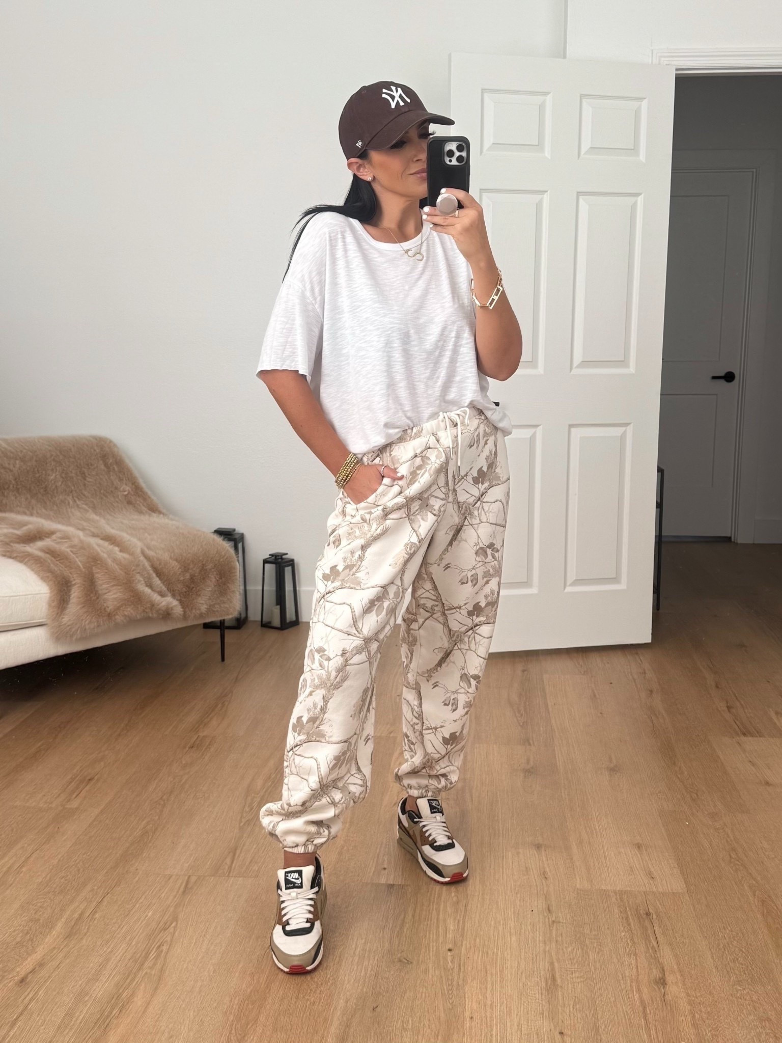 Abercrombie High Rise Sunday Wide Leg Sweatpant, wearing size small. $52 originally $70. Abercombie Sunday Hoodie wearing size medium $52 originally $70. Sofia by Sofia Vergara Women's only $9
