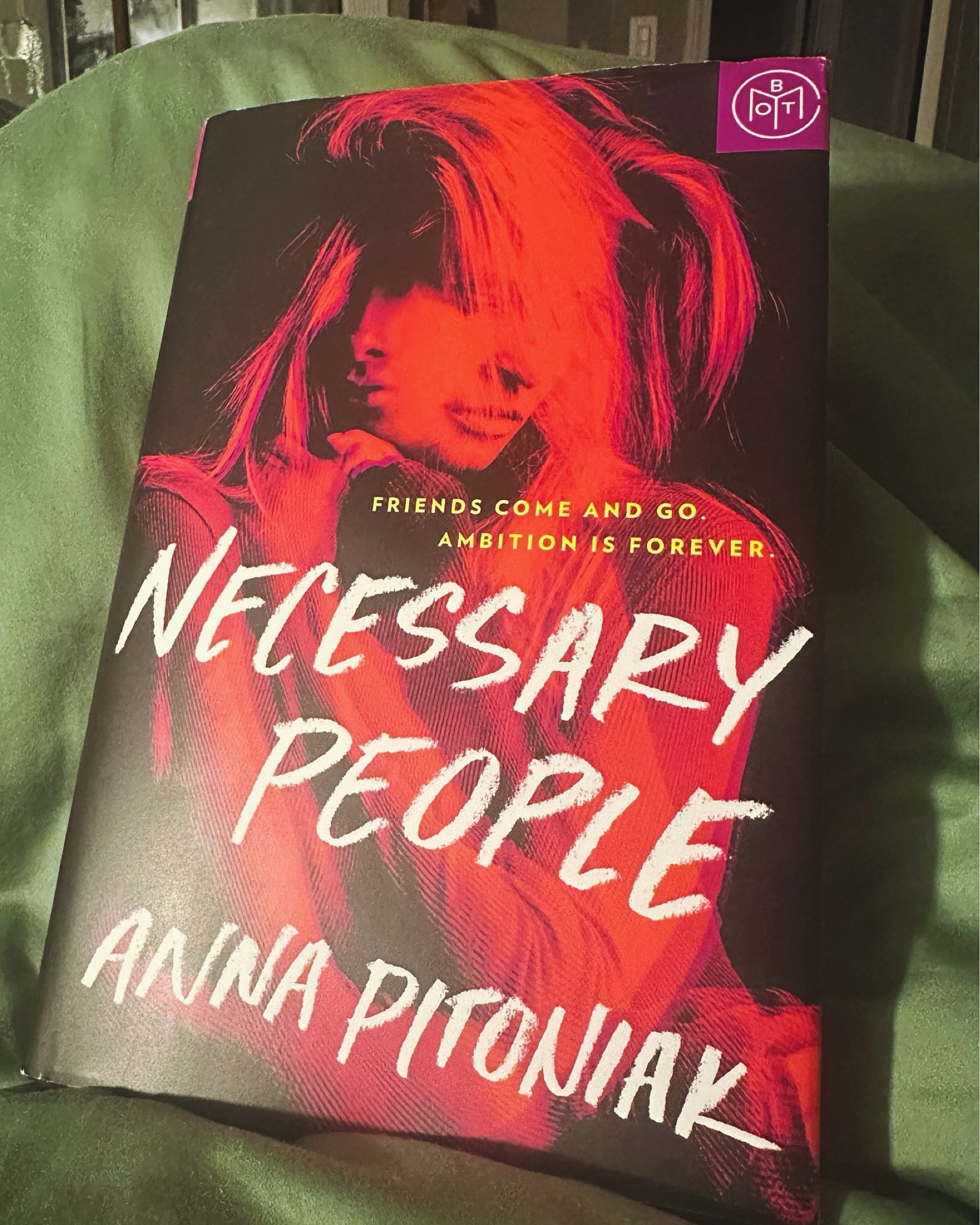 I’m starting to think that I actually like books with unlikable characters. I enjoyed this book, sure! 
📰📰📰🗞️/5 (3.5/5) 

In this story, there’s a classic case of a best friendship between a wealthy socialite, Stella, and an ambitious girl from humble beginnings, Violet. Violet has landed a journalism job in NYC, and is dead set on working her way up the ranks. Stella has never really worked a day in her life, but her tune seems to change when she returns from an extended trip abroad to see that her roommate Violet has made quite a life for herself. 

That’s when the whole book takes a turn. 

Messy relationships, long journalism hours, and the difference in personalities really shine through when Stella lands an anchor job in the spotlight. Violet never wanted to be the center of attention, but what happens when the Rising Star is someone who has always fought to “keep Violet in her place”.. 

This story had great twists, although the last third of the book was a little unhinged. Something about the way not one of these main characters is likable kept me turning the pages. I read 200 or the 342 pages in one day. This book is somewhere between 3 and 4 stars for me. Seemingly strategic open-ended story lines character development that comes out of nowhere kind of threw me off— I couldn’t tell if it was purposeful or just a lack of attention to detail. But I did devour the book, and that’s something.

The song was picked bc Shawn was convinced that the book cover was an inspiration for Miley Cyrus’s “Plastic Hearts” album. 🤷🏻‍♀️

#bookreviews #bookshelf #BOTM #readerreviews #readergram