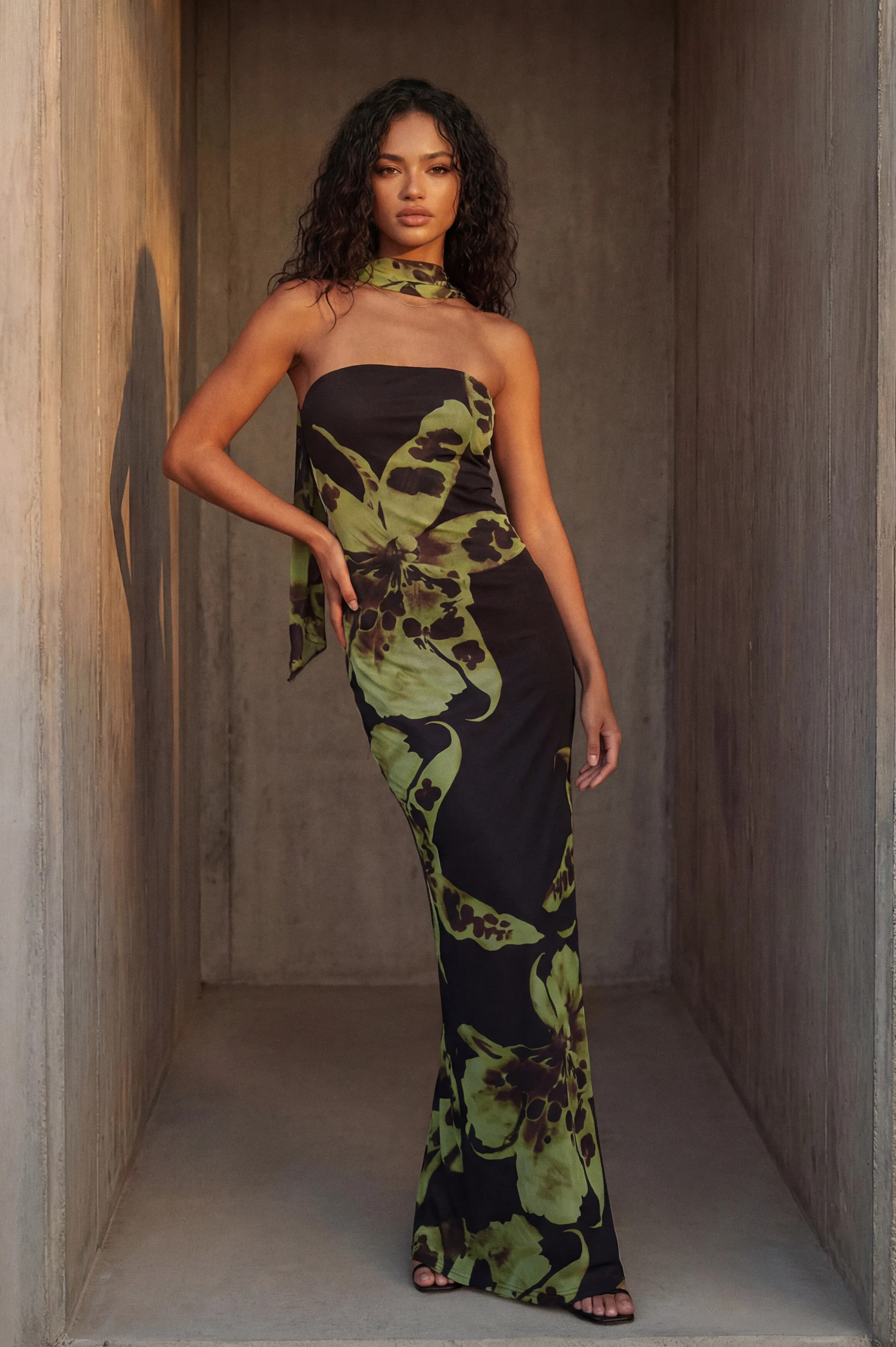 Black Large Floral Bandeau Scarf Detail Midaxi Dress | Boohoo USA | boohoo (US & Canada)