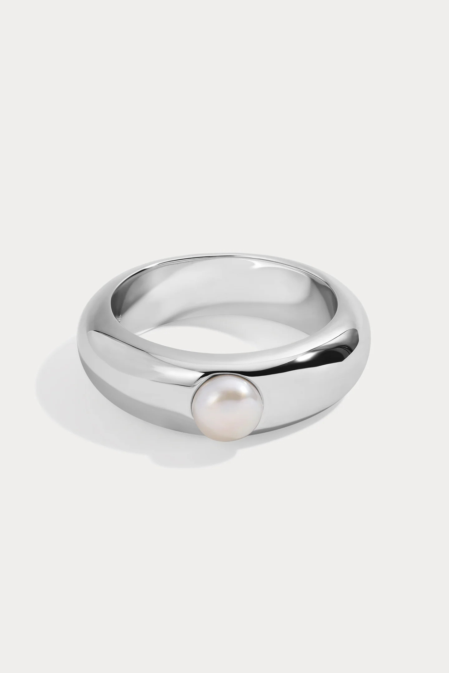 Clara Pearl Ring | Lili Claspe