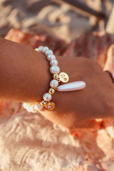 Pearls are beautiful all year round✨ Love the vintage charms on this💗
#gift #giftidea #jewelry #bracelet #accessories #statement #holiday




#LTKfindsunder100 #LTKGiftGuide #LTKHoliday