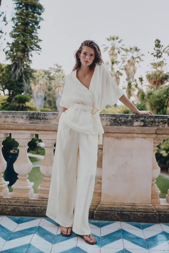 DescriptionCompositionMeasurementsModel height: 181 cmHigh-waist trousers with pleats and front p... | Zara UK