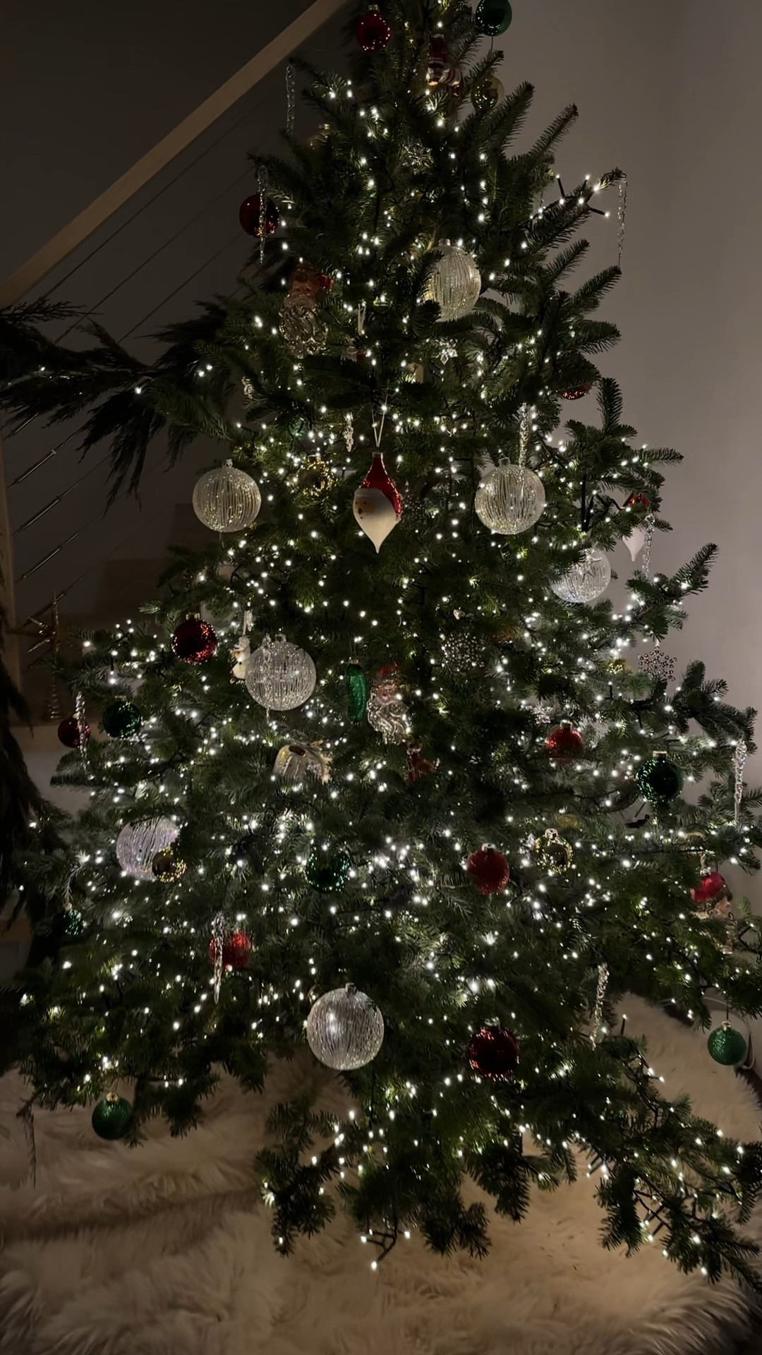 My Christmas tree essentials 🎄✨

#LTKVideo #LTKHoliday #LTKHome