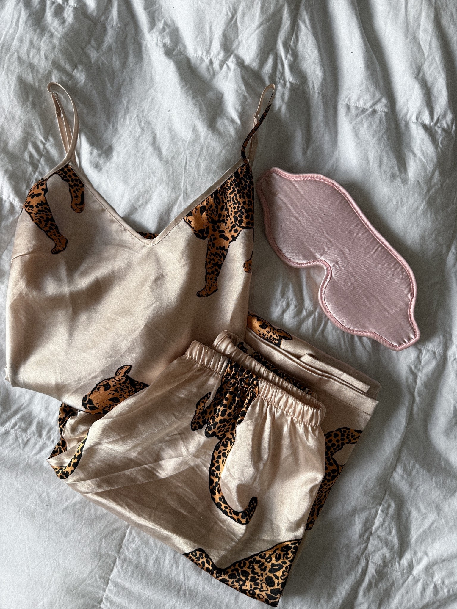 matching silk pajama sets >
#silkpajamas #pajamas #pjs #pajamasets #pjsets #silkpjs 

#LTKootd #LTKBeauty #LTKPetite