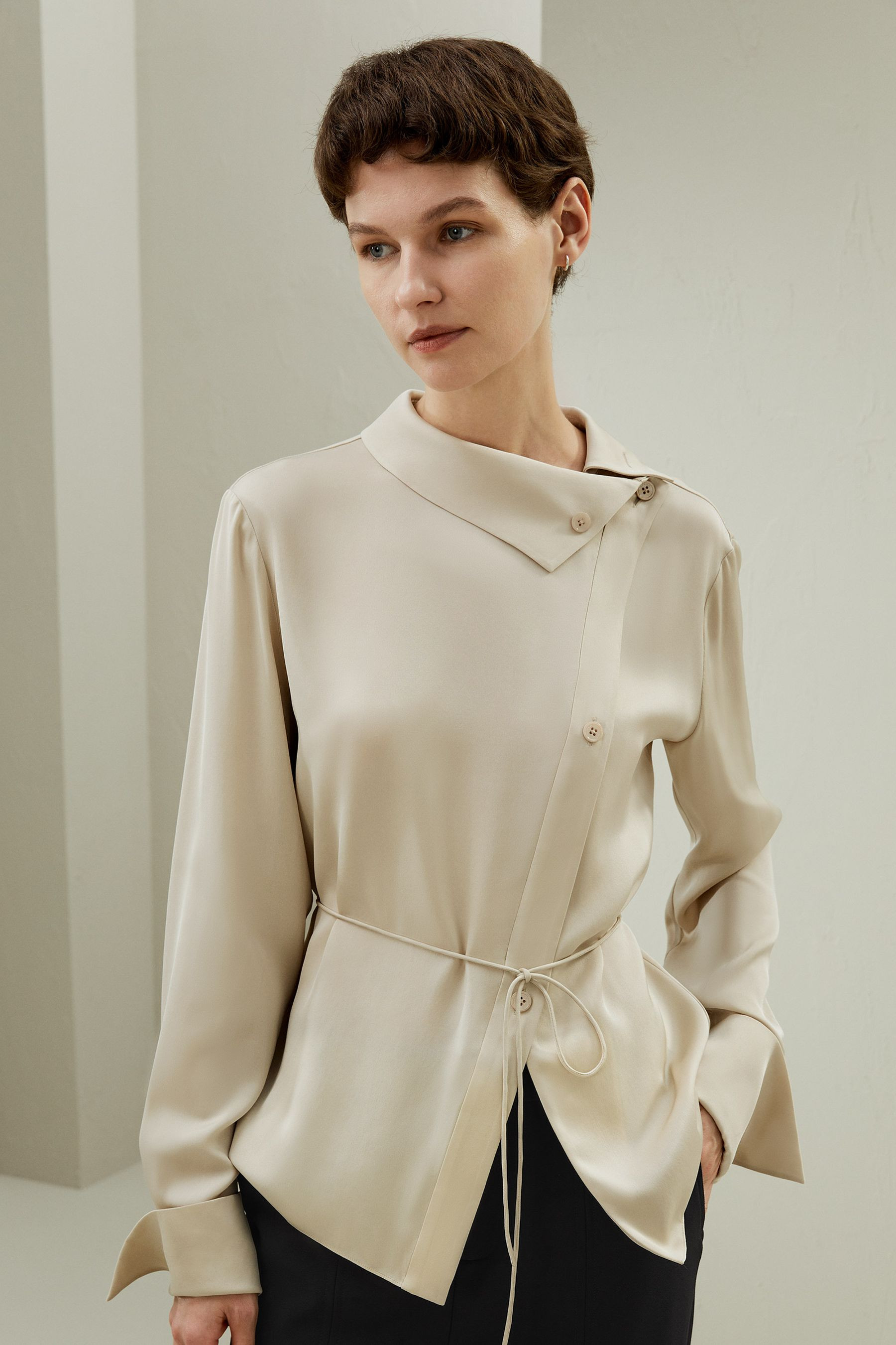 Asymmetrisches Hemd Mit Taillenband | LilySilk