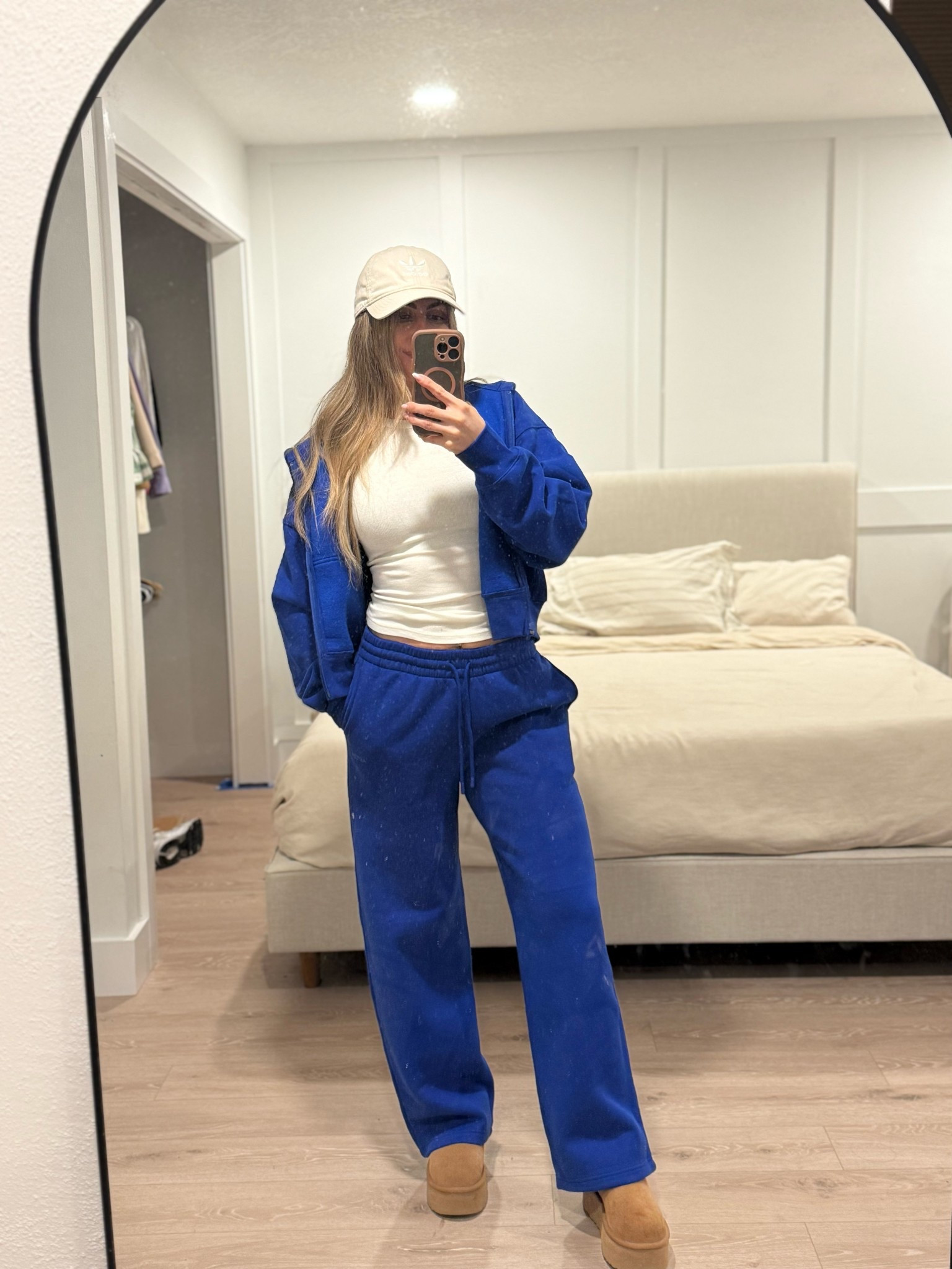 Aritzia cozy sweat fleece blue set for a travel day!  

Wearing size medium on sweater and small in pants.

@Aritzia 

Aritzia sweat set, Aritzia lounge wear, Aritzia travel outfit 

#LTKdayinmylife #LTKmomlife #LTKfitnessgoals