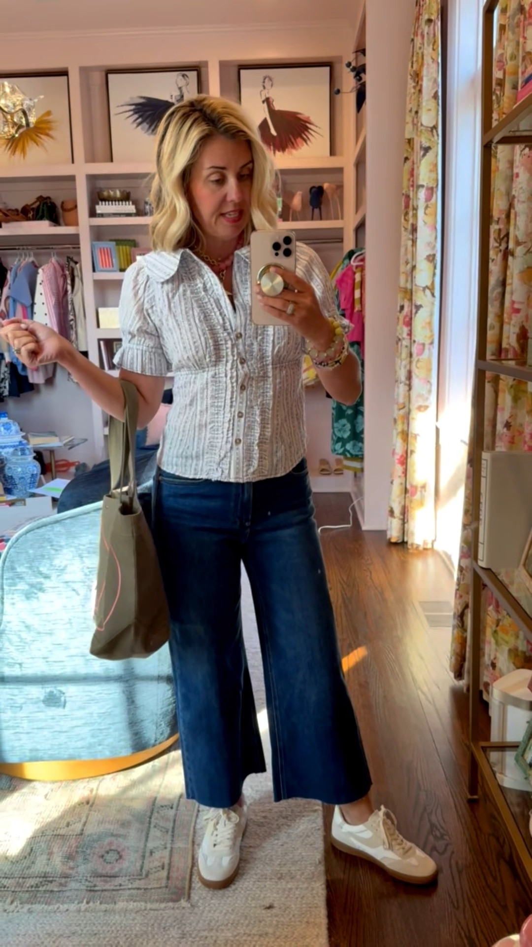 The details on this top are super cute! Slight puff sleeve and ruffles are a yes!! 
Top - xs
Jeans - 26P
Medium Size Tote

#LTKdayinmylife #LTKootd #LTKOver40