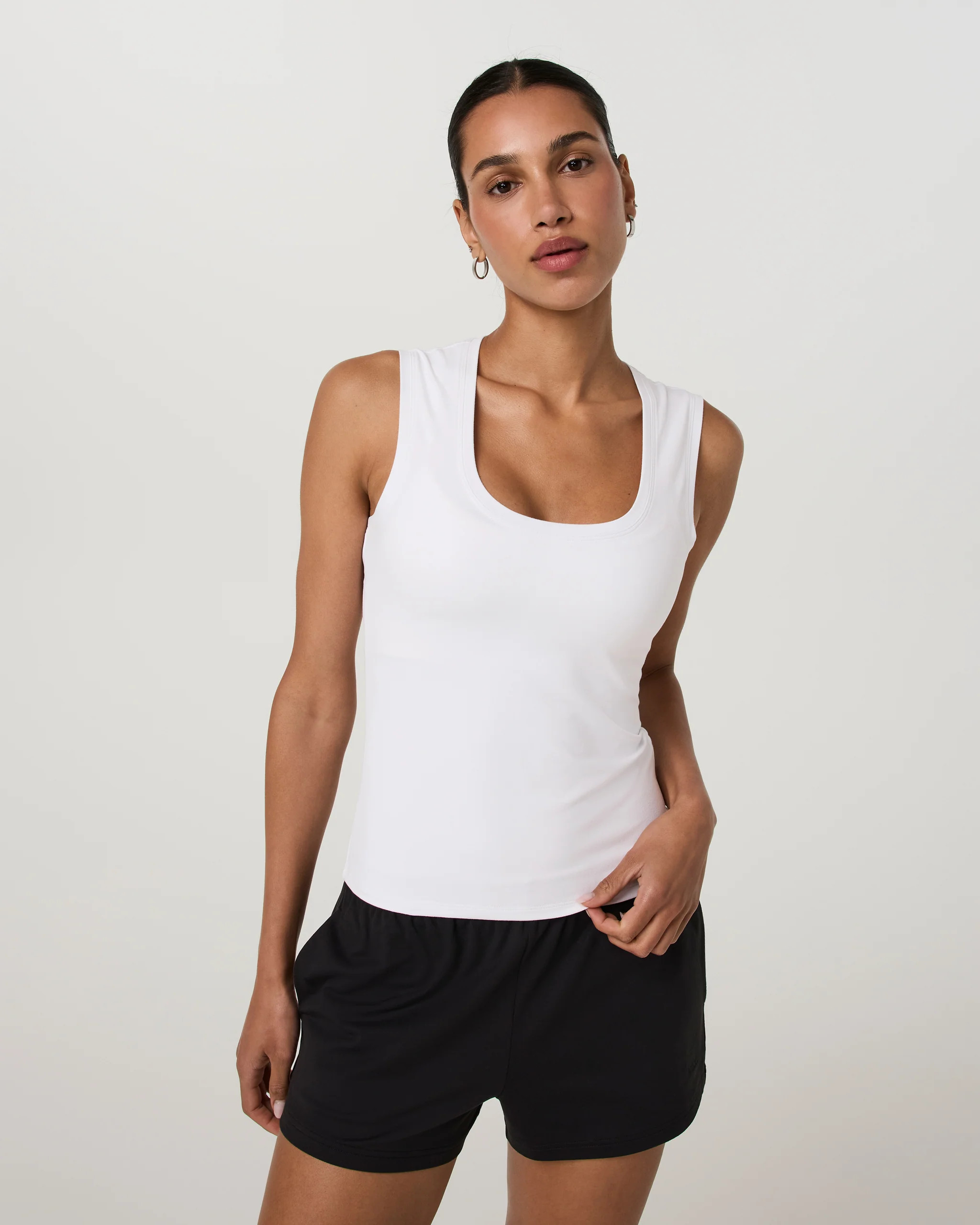 Halo Essential Scoop Tank Long | Vuori Clothing (US & Canada)