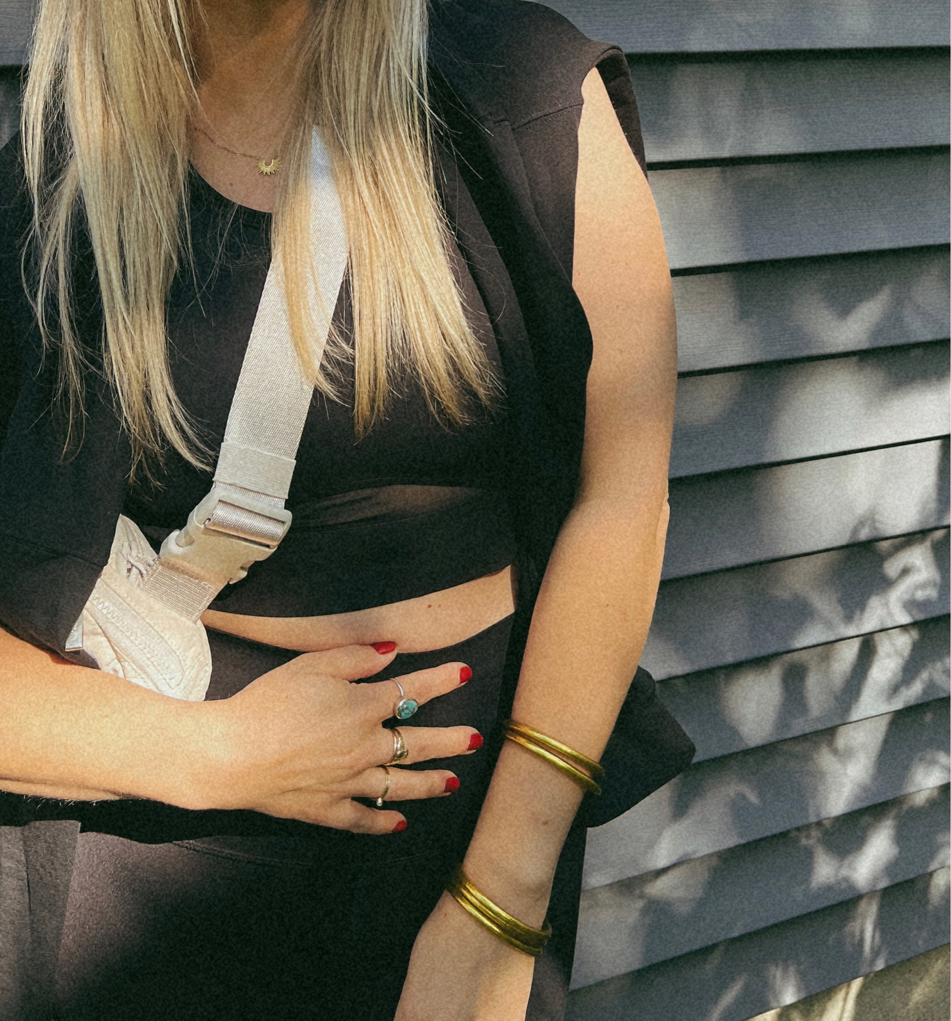 The Knix Momenta Racerback Sports Bra is seriously so comfortable and supportive, I love the little mesh detail 🖤

 Code:GOLDIESARROW_KNIXLOVE

#LTKfitness