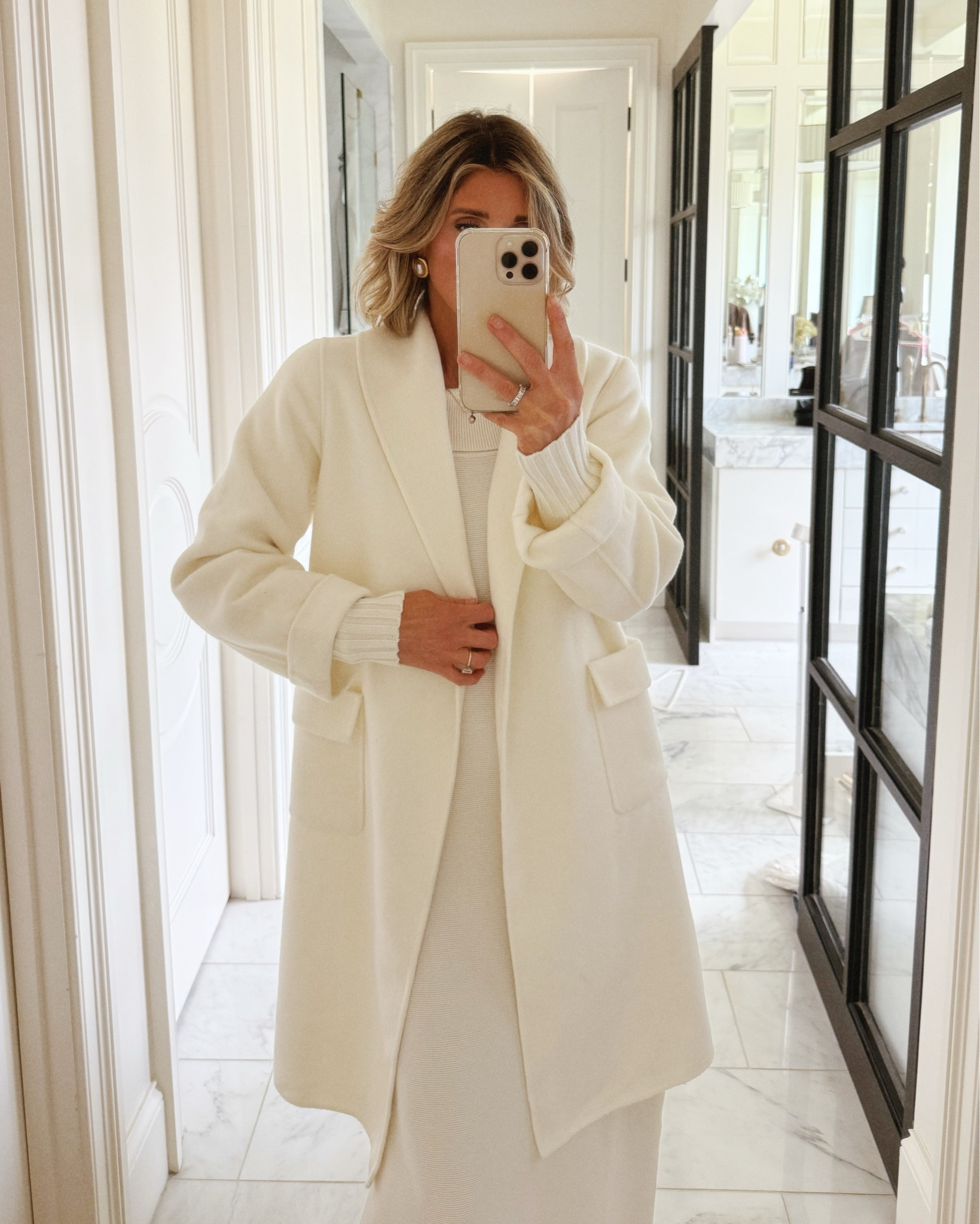 The con coat wearing size small
