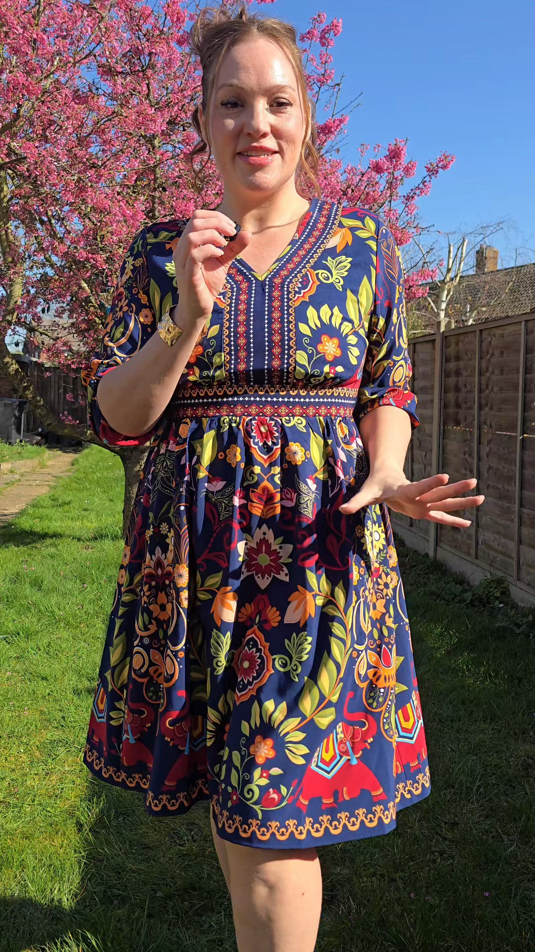 Pretty botanical print dress for spring summer!#midsizefashion #styletrends #springdress #curvyfashion 

#LTKspring #LTKplussize #LTKmidsize