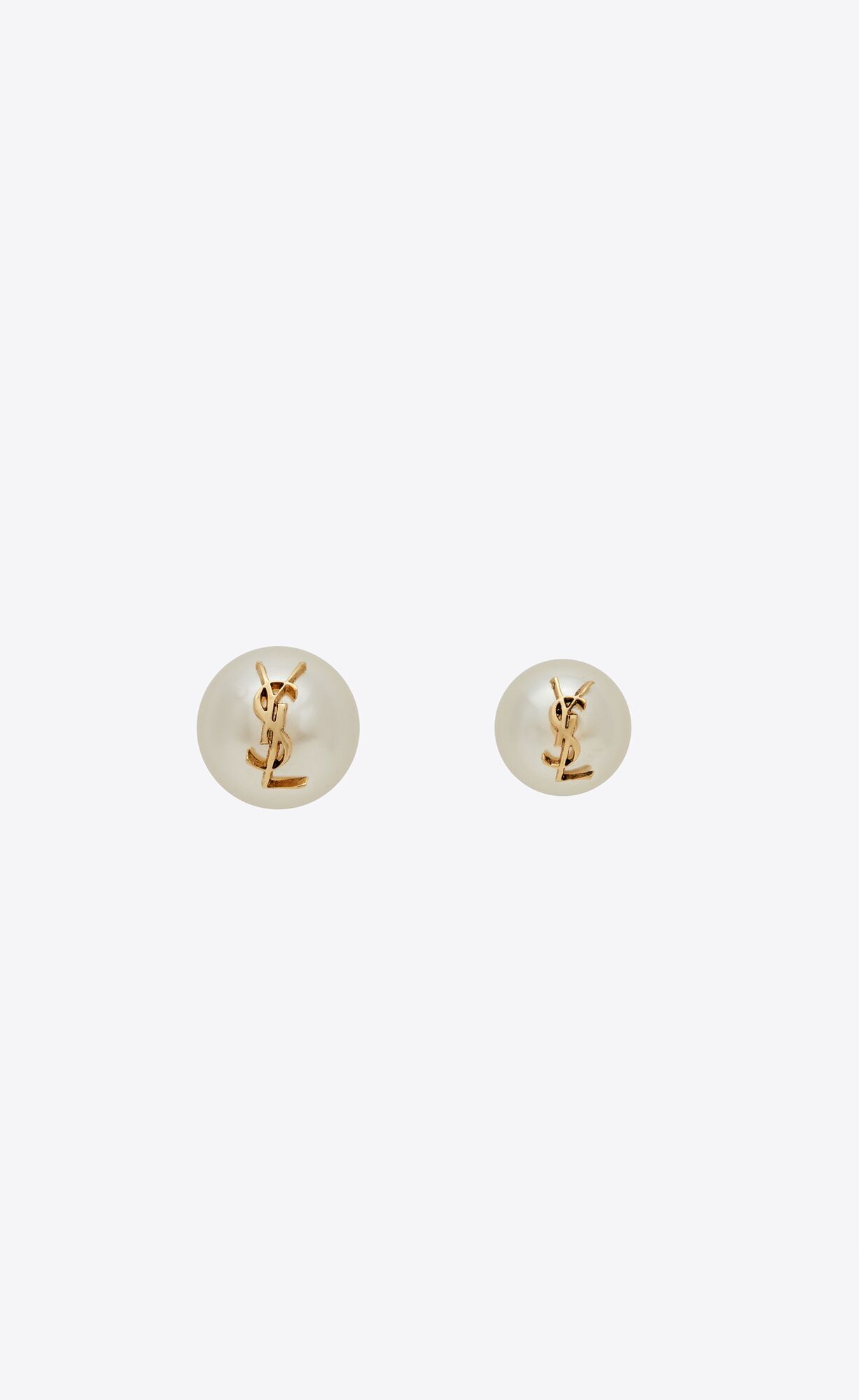Pair of asymmetric earrings with a small and a large pearl featuring a CASSANDRE. | Saint Laurent Inc. (Global)