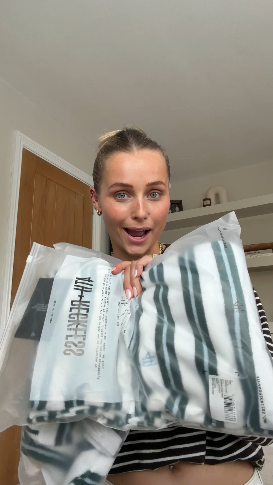 Sorry but this is the most PERFECT airport outfit!! So comfy to travel in and just soo so cute💚🤍 also so hear for the stripes atm 

#LTKspring #LTKsummer #LTKtravel