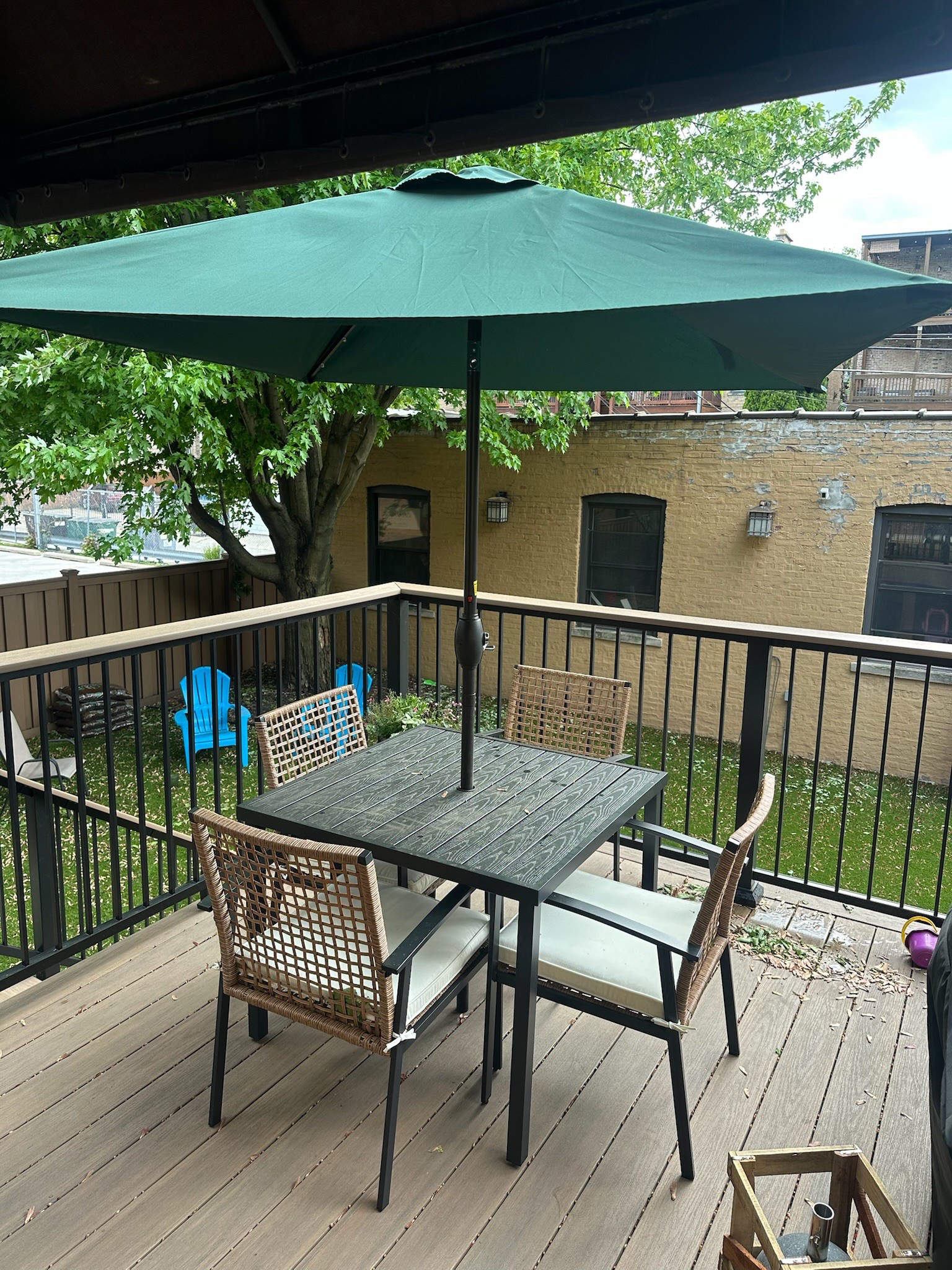 love this table and umbrella for our outdoor hosting needs!

outdoor table | umbrella | outdoor decor | summer hosting