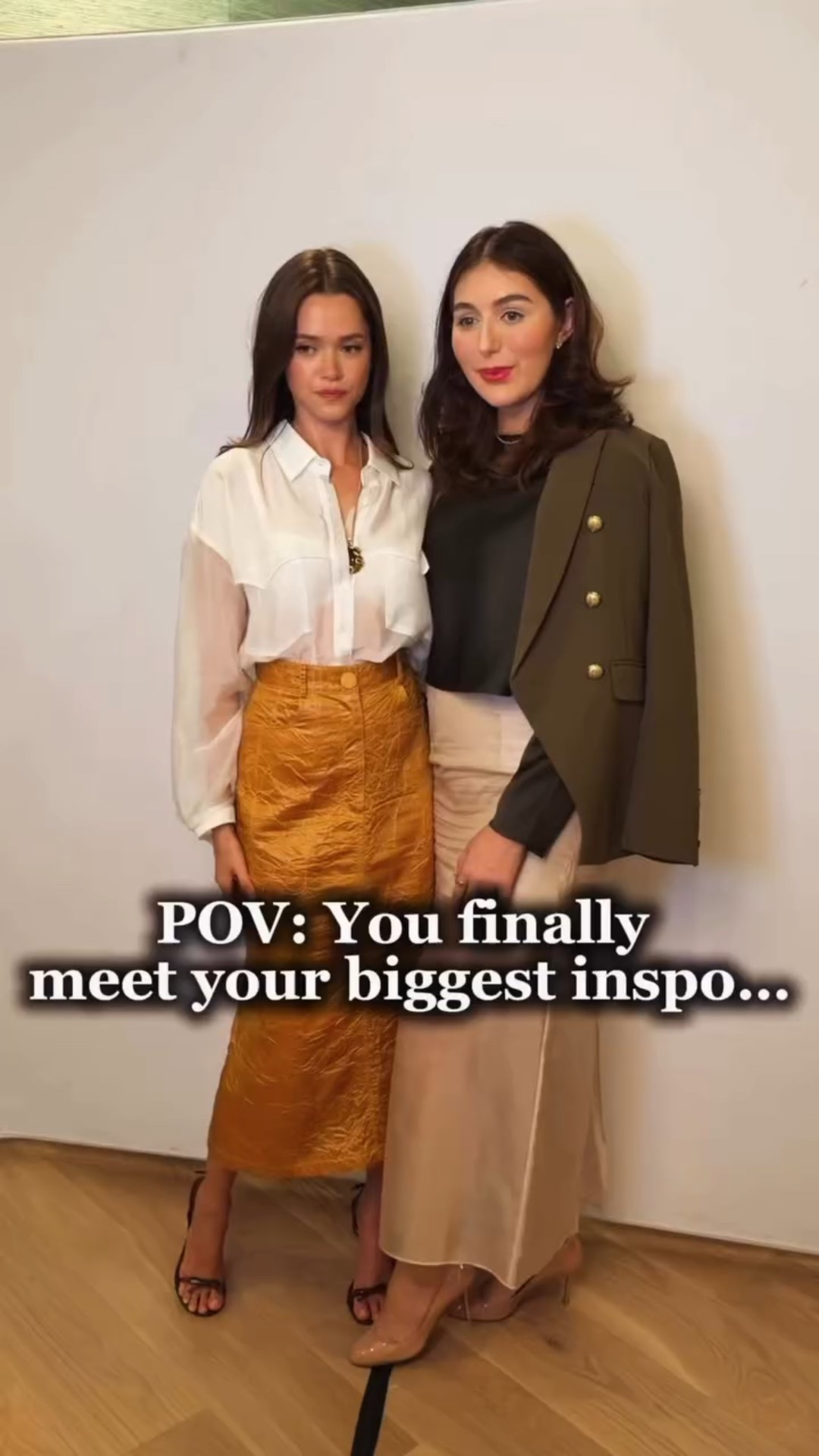POV: You finally meet your biggest inspo… and your blazer said, “Let’s make it memorable.” 😂
💫 Real moments > perfect ones.

Truly grateful for @valerialipovetsky for being such a genuine light and reminding us that authenticity always wins. 🤍 @creator.method 

Top: @antoniomelaniofficial 
Skirt: @antoniomelaniofficial 
@dillards @laplazamall