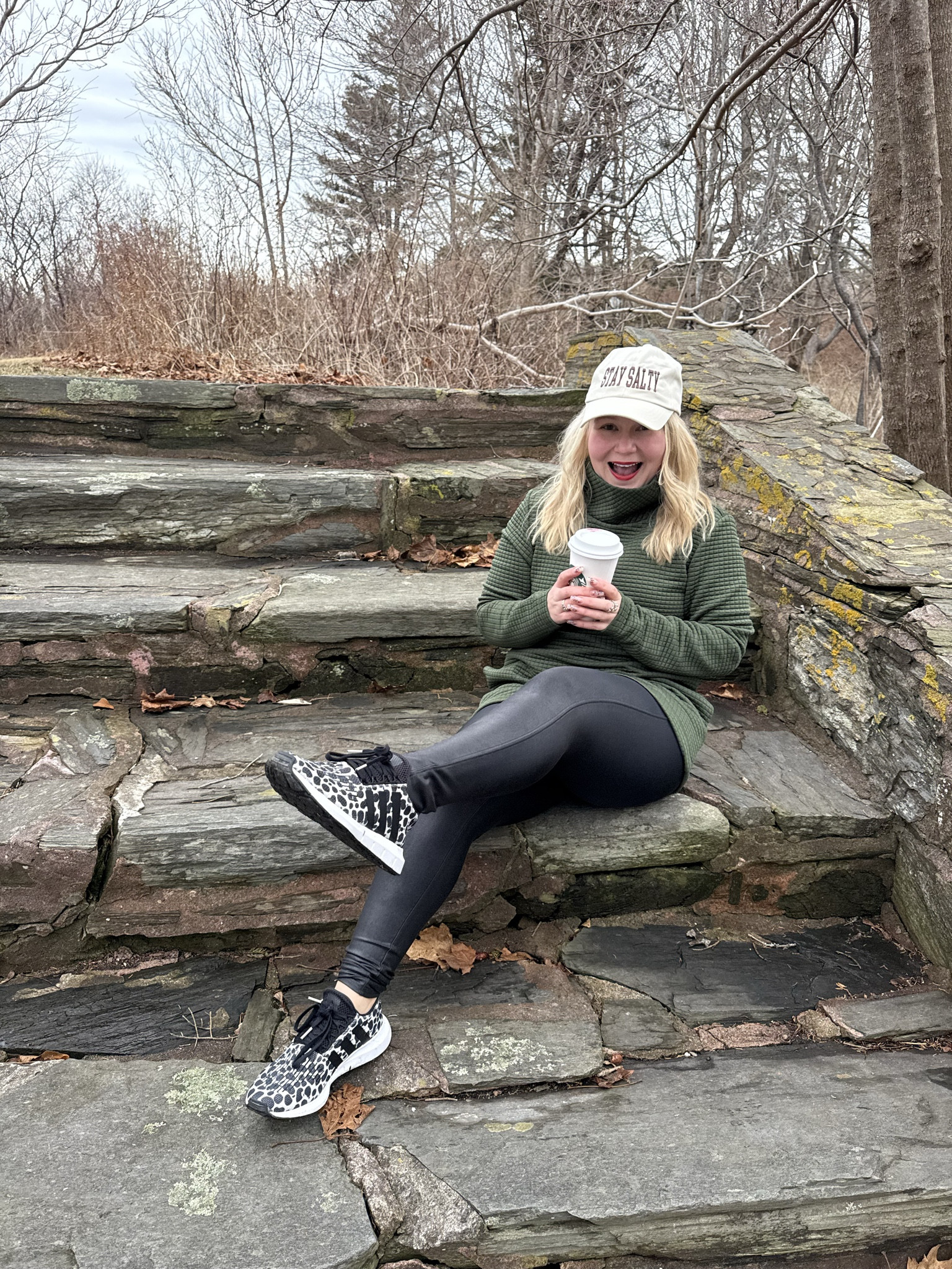 A more casual way to style the faix leather @Spanx leggings. 

#LTKootd #LTKPetite #LTKActive