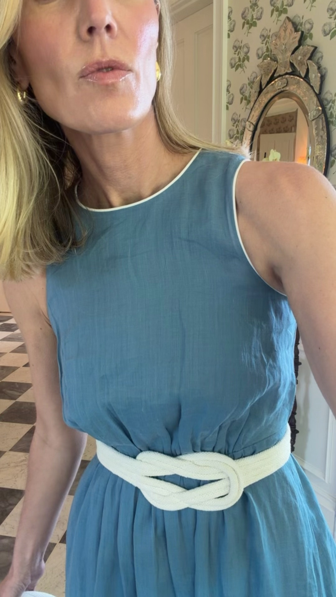 Lightweight and perfect for summer, wearing a small 

@Tuckernuck #tuckernuckpartner
