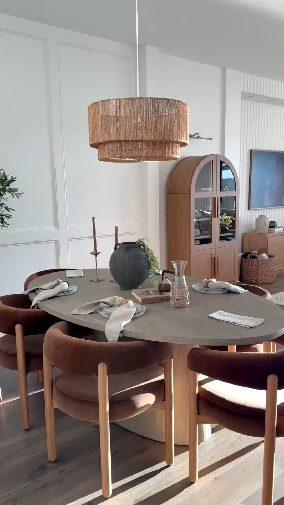 When that afternoon light hits✨ also, who’s ready for some fall tablescapes? 🍂


Dining room, dining chairs, brown chairs, organic modern, dining room decor, dining table, dining room styling, tablescape, dining table decor 

#diningroom #diningroominspo #diningchairs #denvermodern #diningroomdecor

#LTKSeasonal #LTKHome