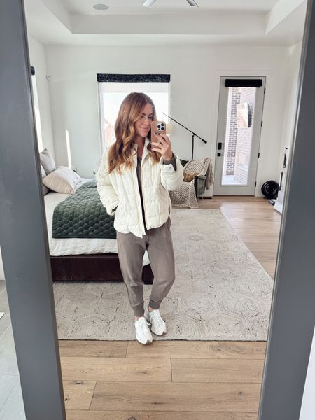 Love this jacket! It’s so warm, but also is lightweight, like I can move around in it no problem! I’m in the XS. Comes in tons of cute colors! @fpmovement #fpmovementpartner